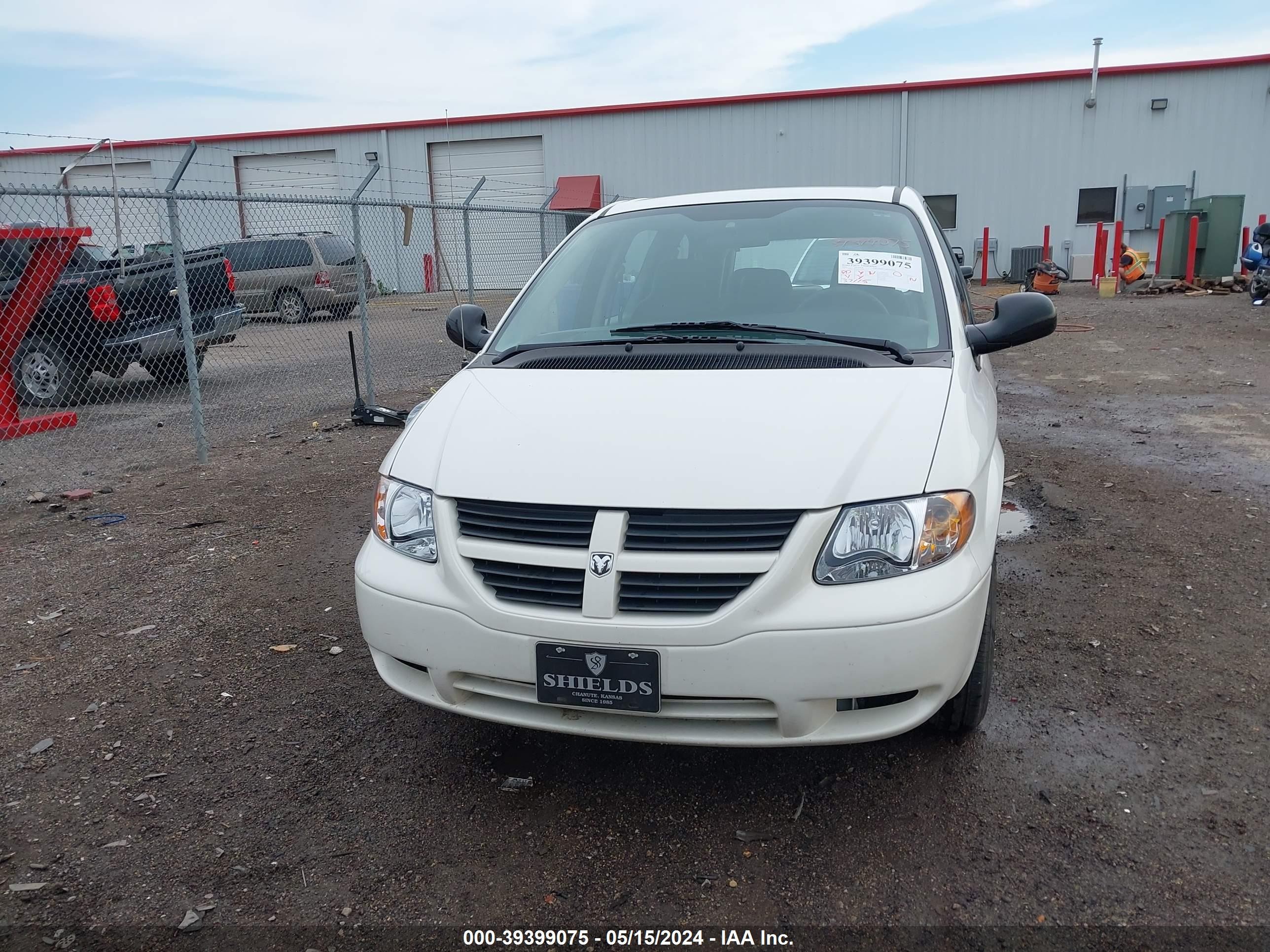 Photo 11 VIN: 1D4GP24R35B227373 - DODGE CARAVAN 