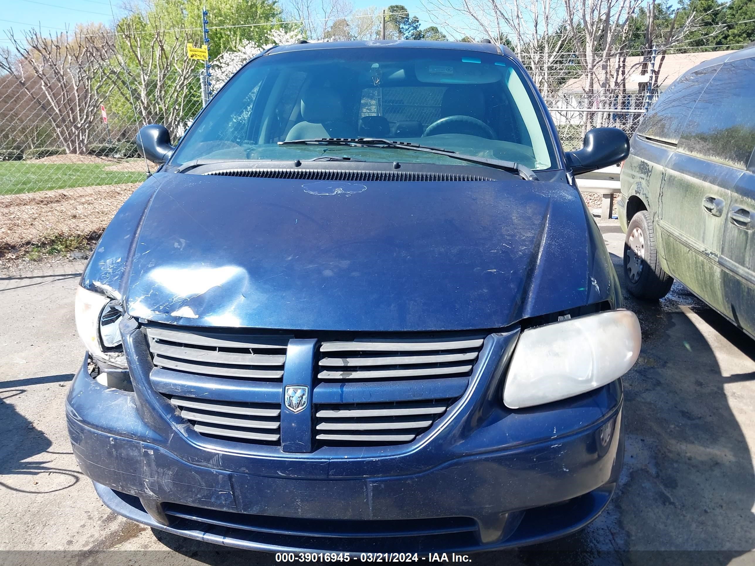 Photo 11 VIN: 1D4GP24R35B272815 - DODGE CARAVAN 