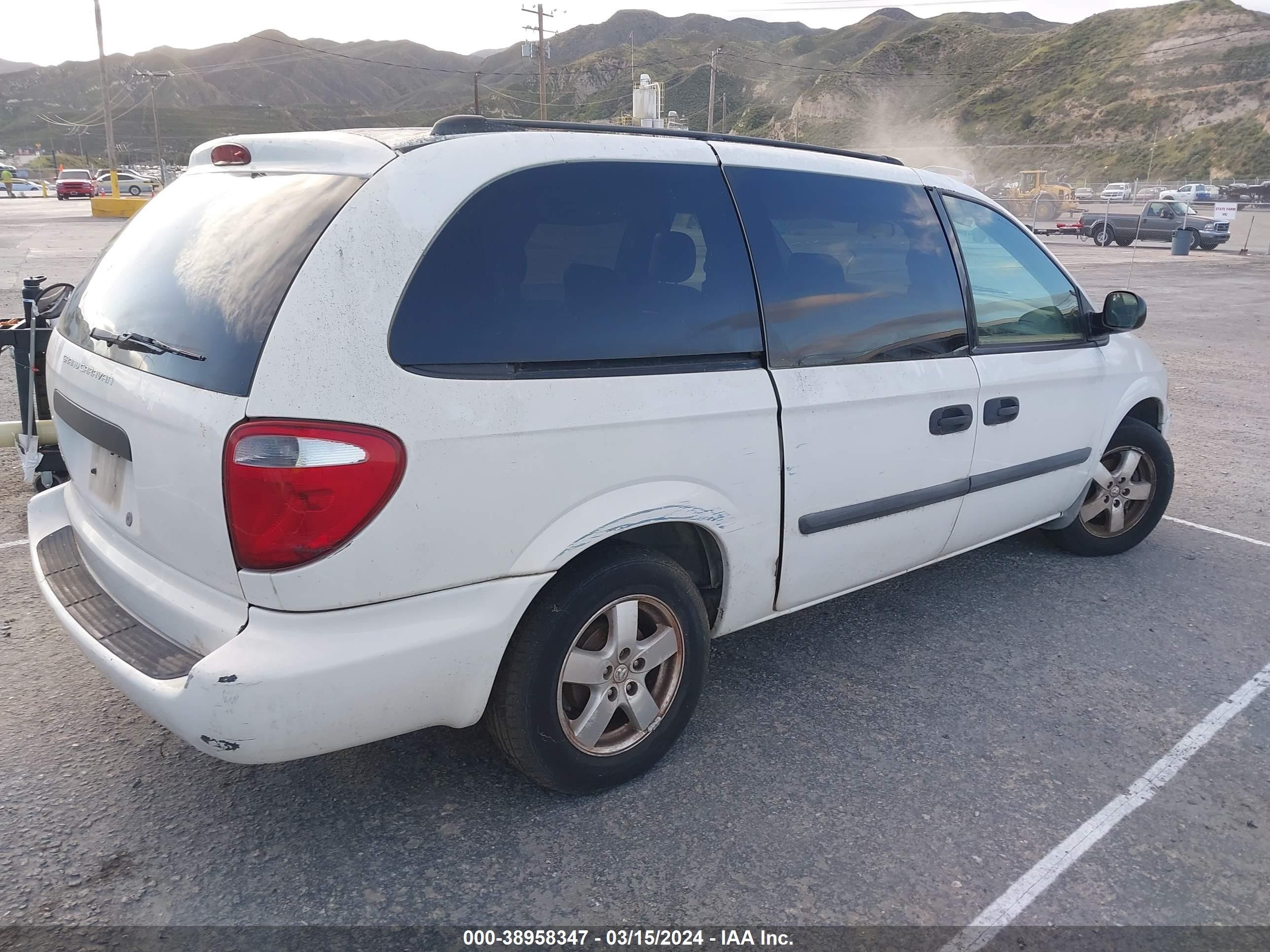 Photo 3 VIN: 1D4GP24R35B278548 - DODGE CARAVAN 