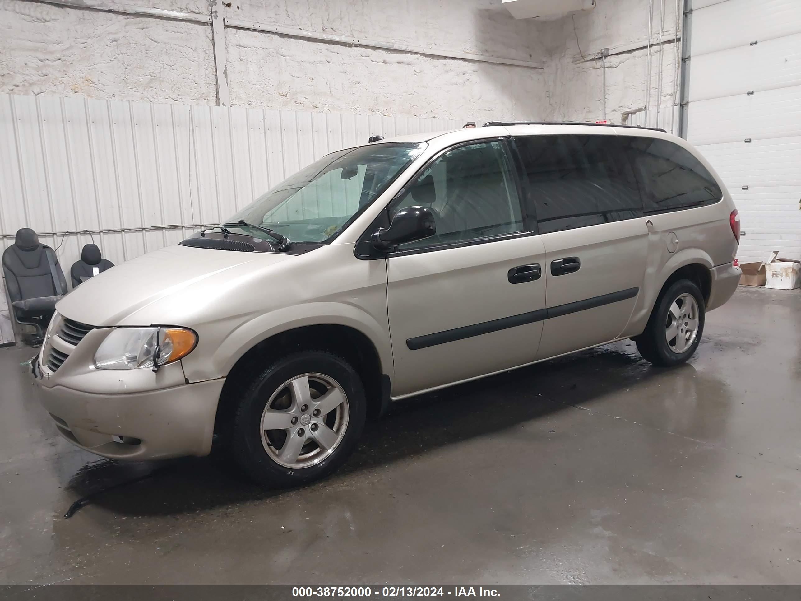 Photo 1 VIN: 1D4GP24R35B376396 - DODGE CARAVAN 