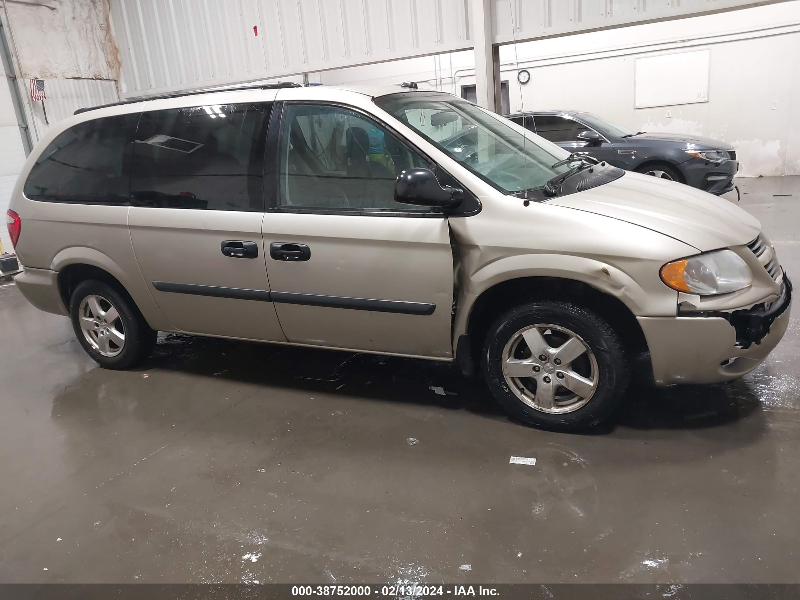 Photo 12 VIN: 1D4GP24R35B376396 - DODGE CARAVAN 