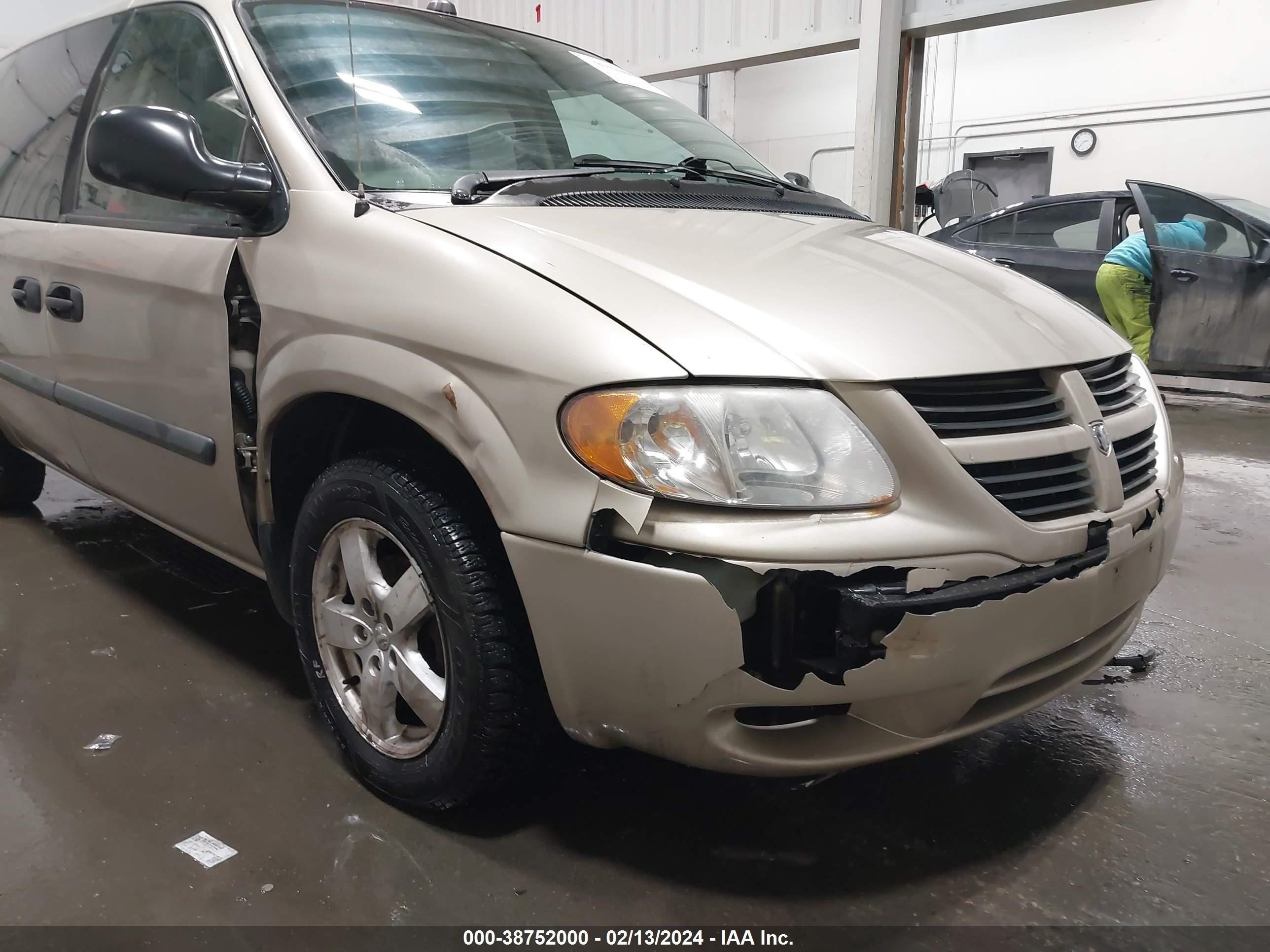 Photo 5 VIN: 1D4GP24R35B376396 - DODGE CARAVAN 