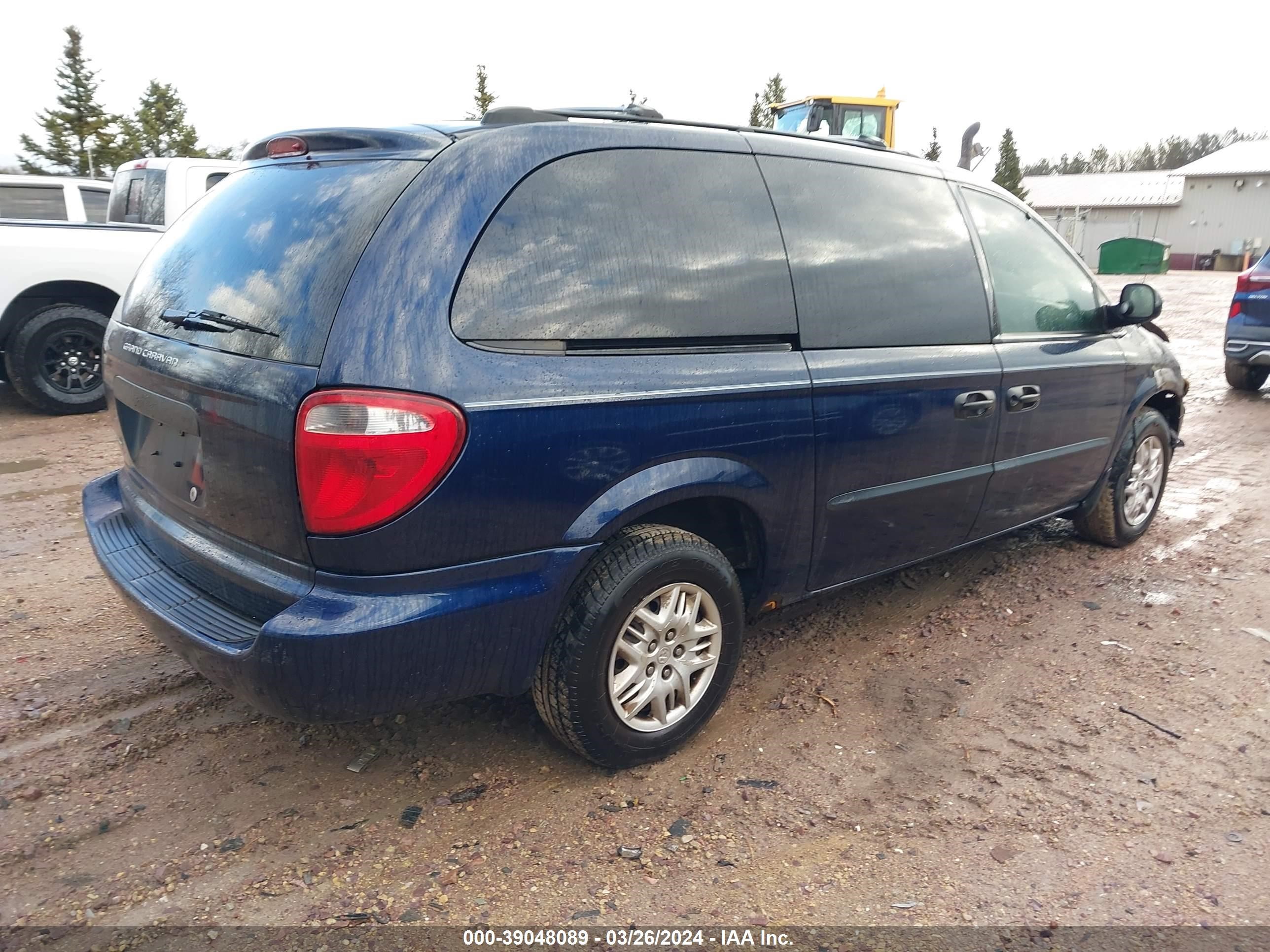 Photo 3 VIN: 1D4GP24R44B592899 - DODGE CARAVAN 