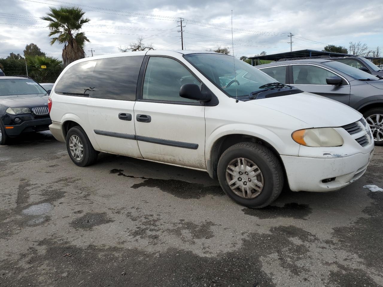 Photo 3 VIN: 1D4GP24R45B274122 - DODGE CARAVAN 