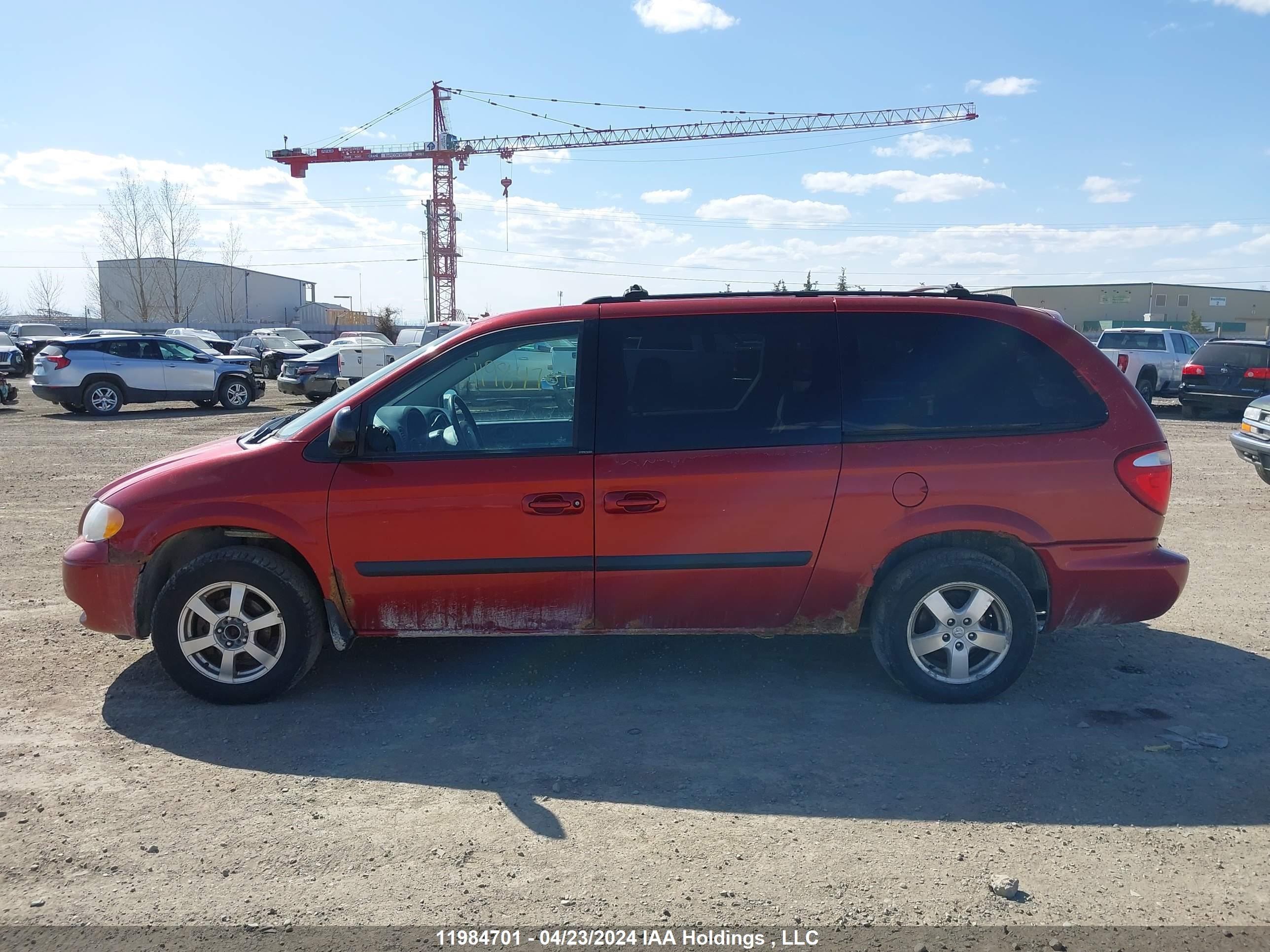 Photo 13 VIN: 1D4GP24R45B408742 - DODGE CARAVAN 