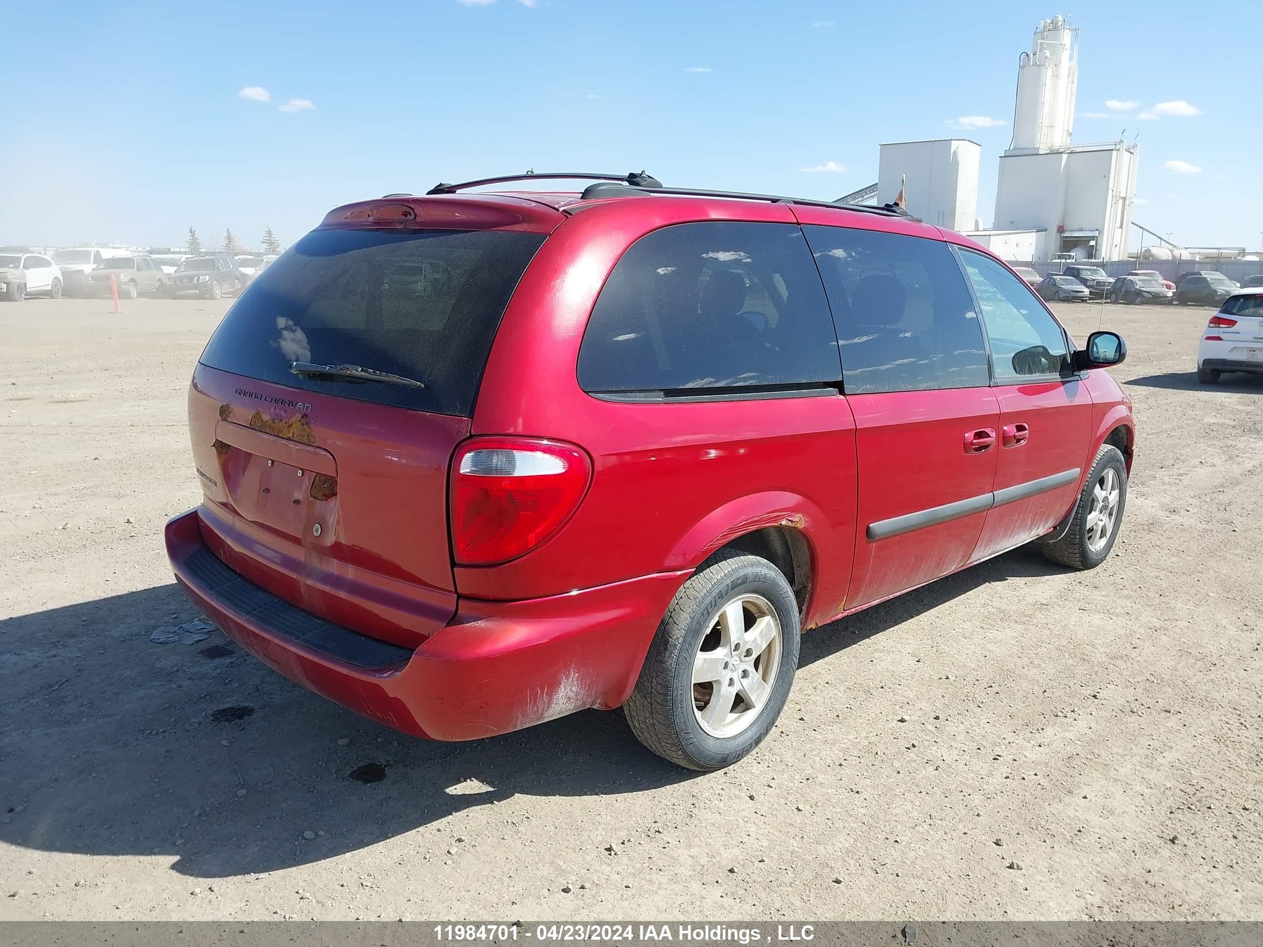 Photo 3 VIN: 1D4GP24R45B408742 - DODGE CARAVAN 