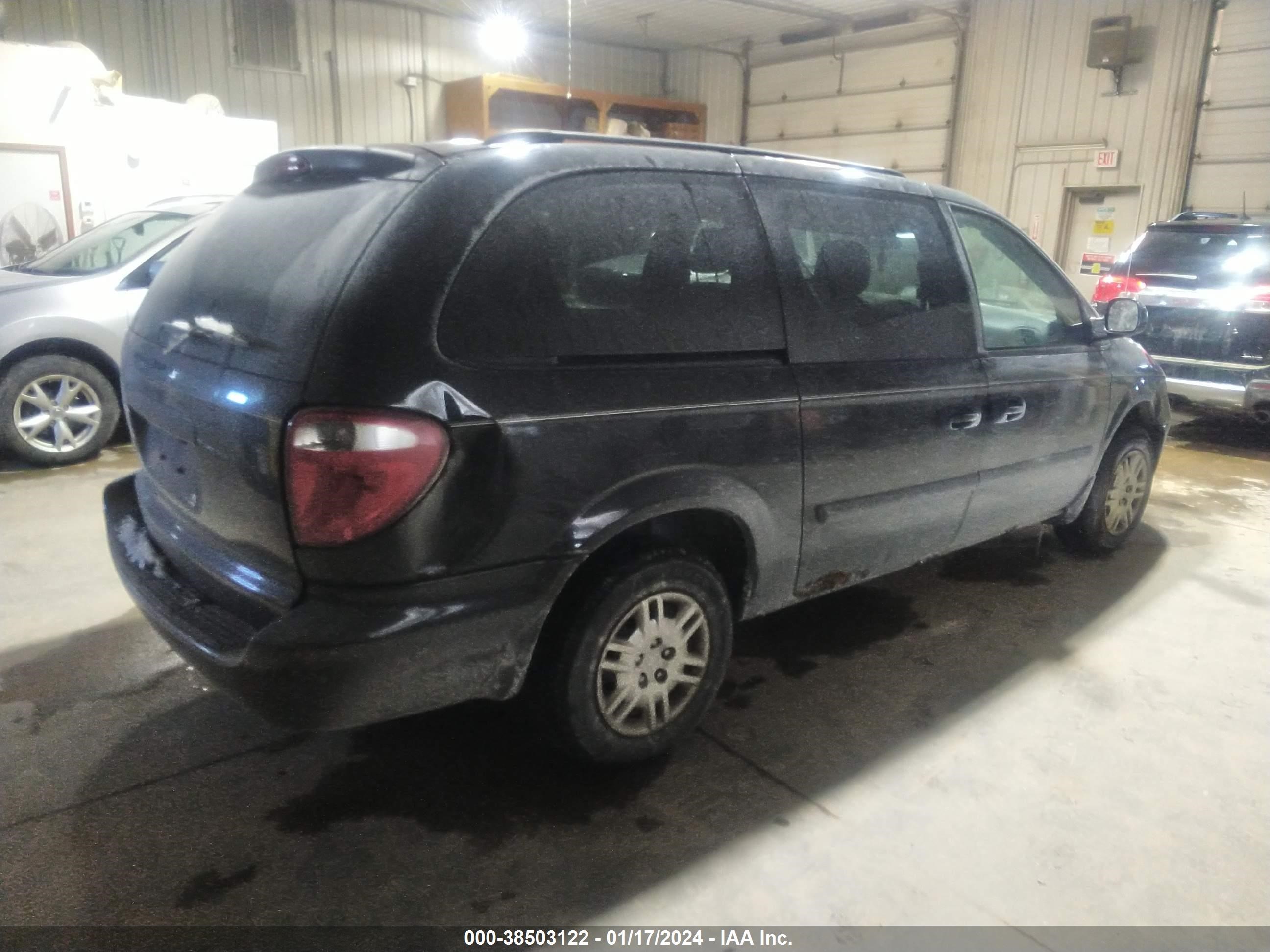 Photo 3 VIN: 1D4GP24R46B677888 - DODGE CARAVAN 