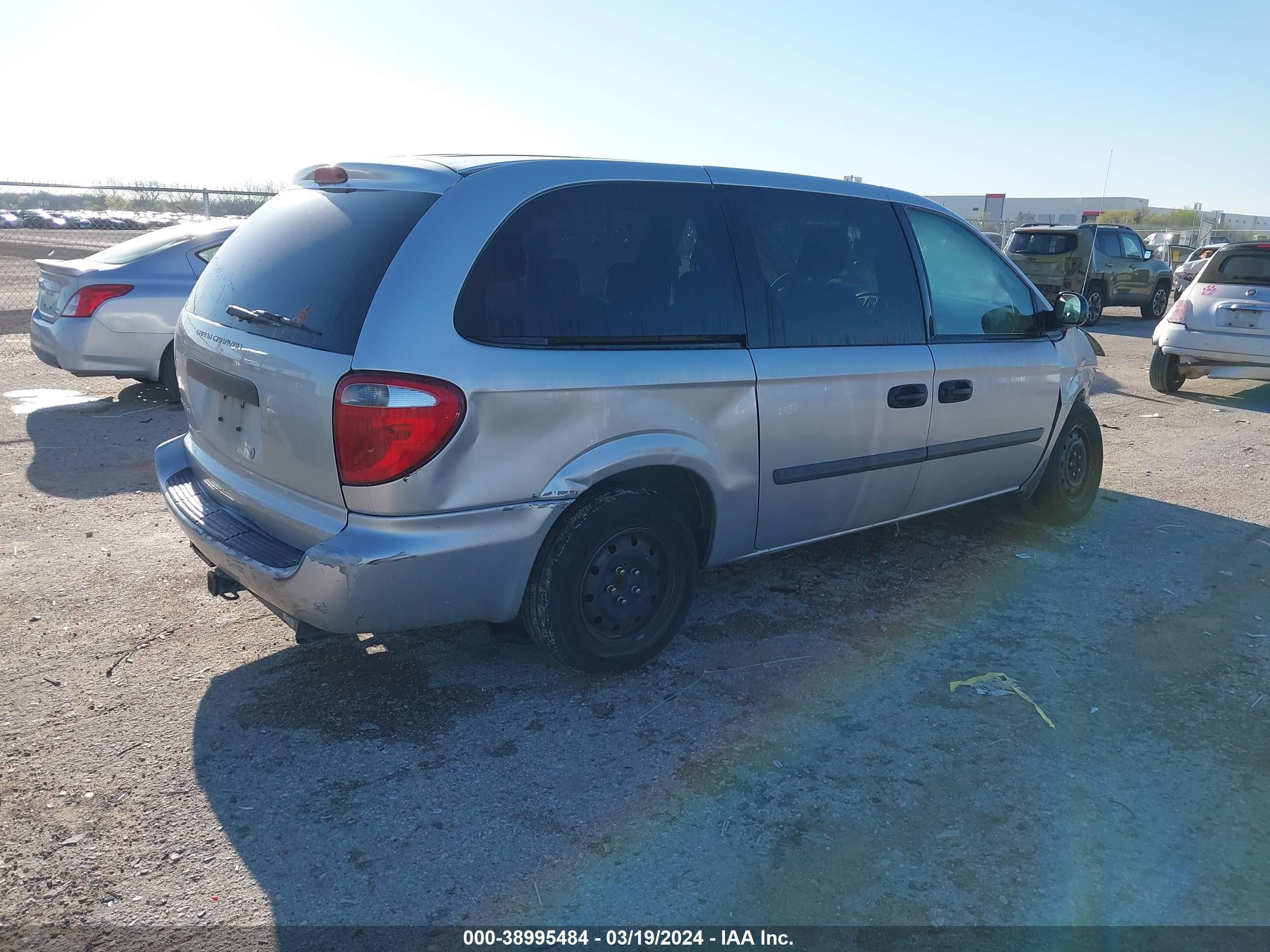 Photo 3 VIN: 1D4GP24R57B126175 - DODGE CARAVAN 