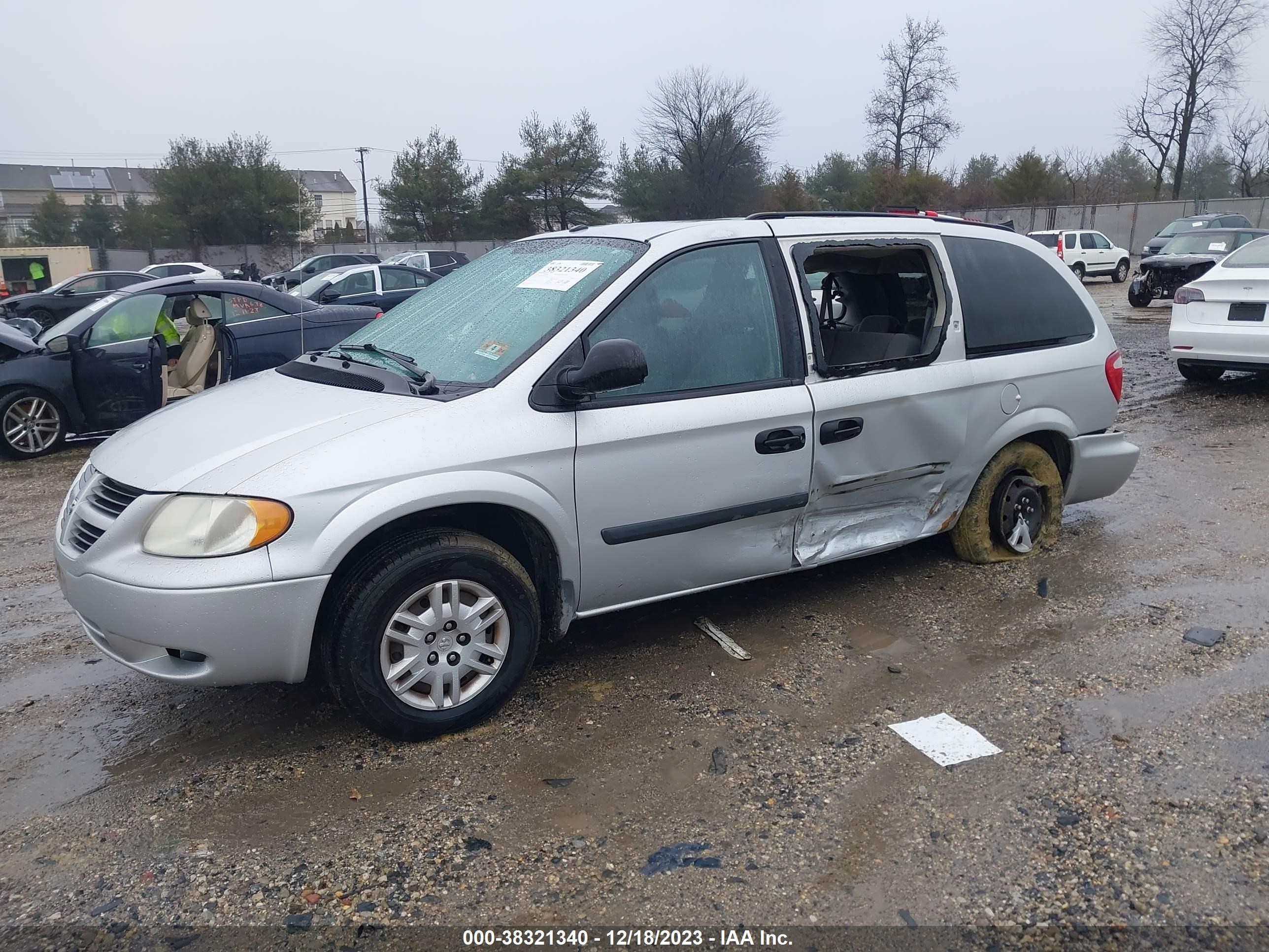 Photo 1 VIN: 1D4GP24R57B195030 - DODGE CARAVAN 