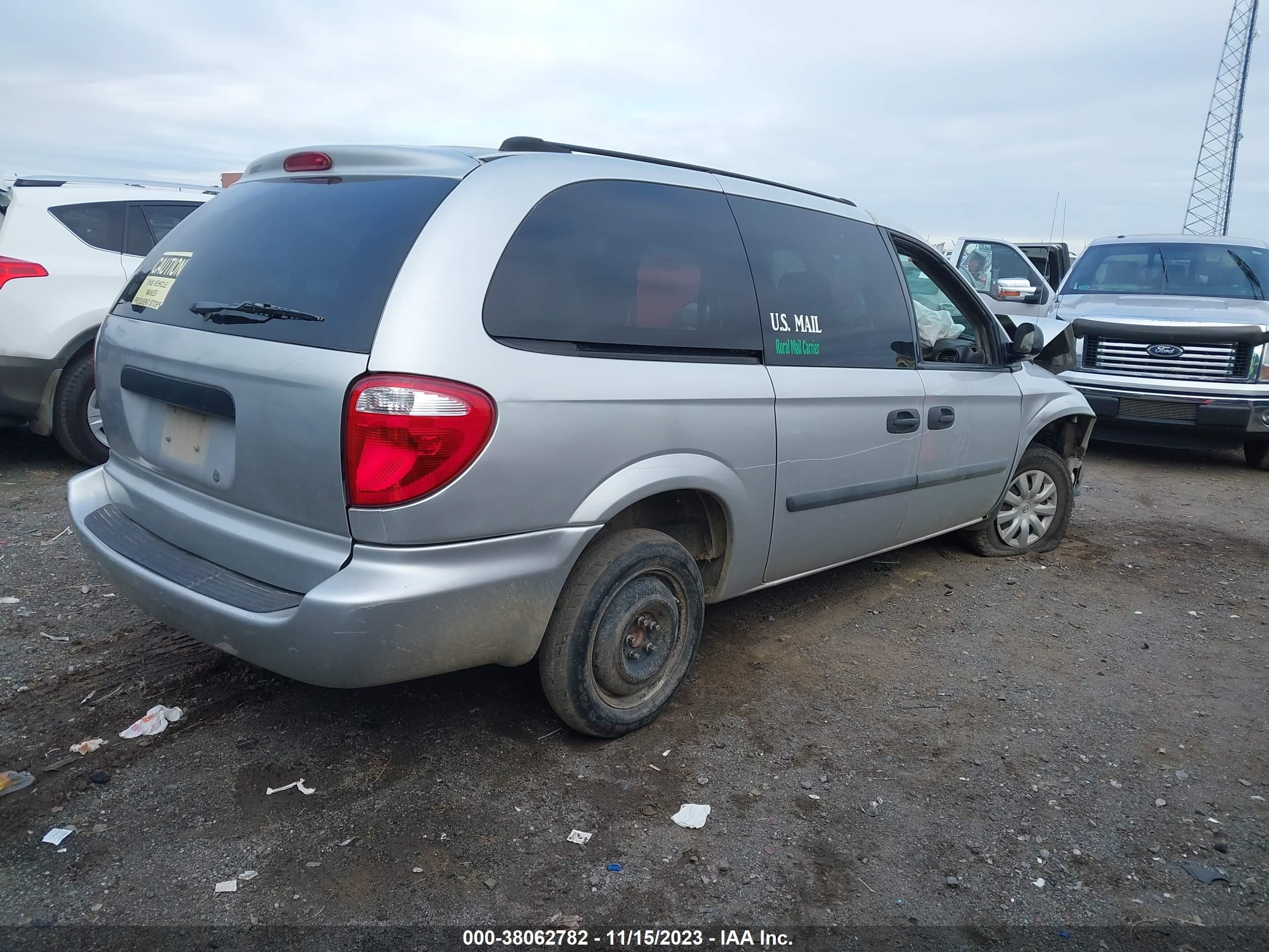 Photo 3 VIN: 1D4GP24R65B213628 - DODGE CARAVAN 