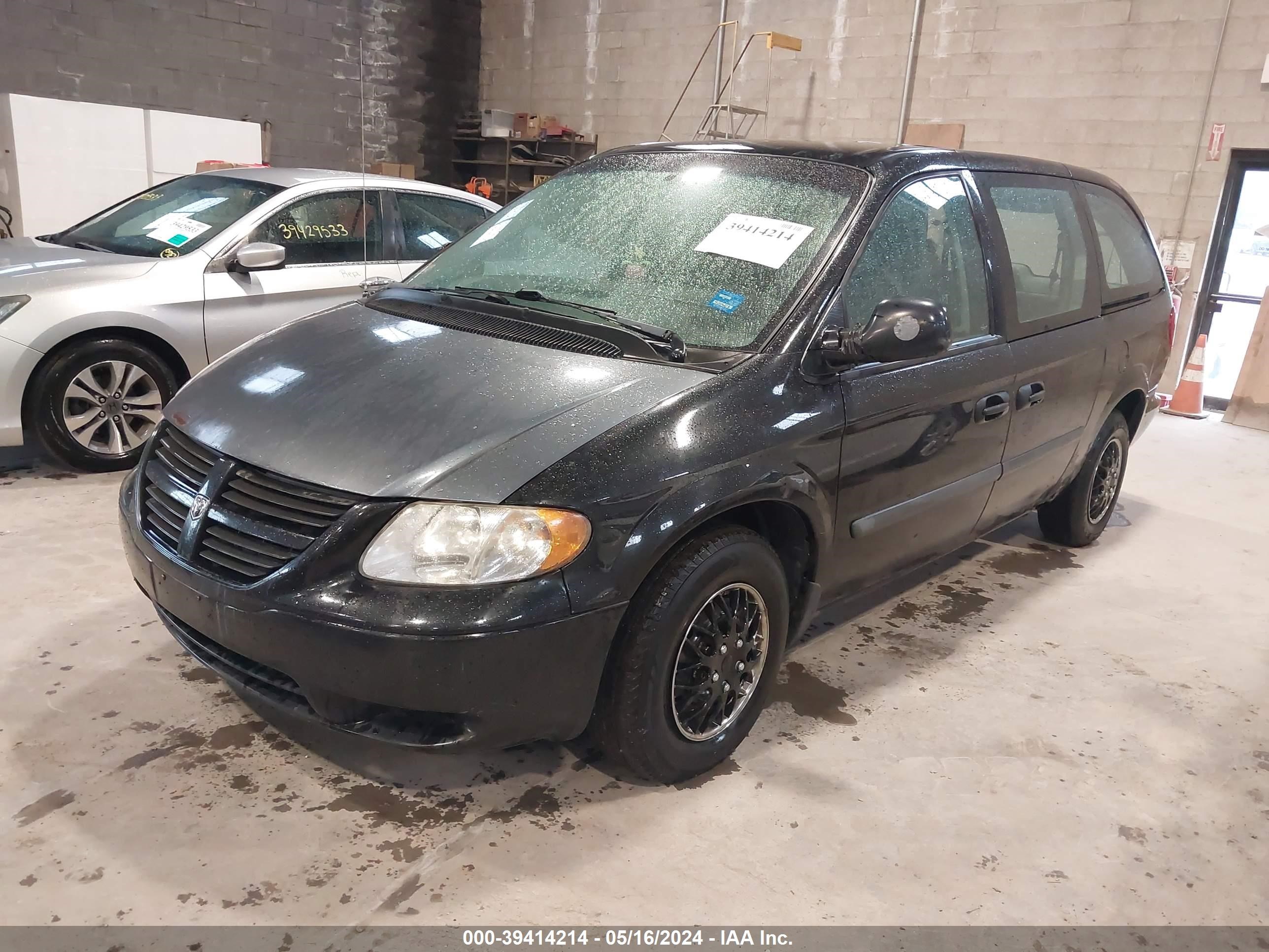 Photo 1 VIN: 1D4GP24R65B372424 - DODGE CARAVAN 