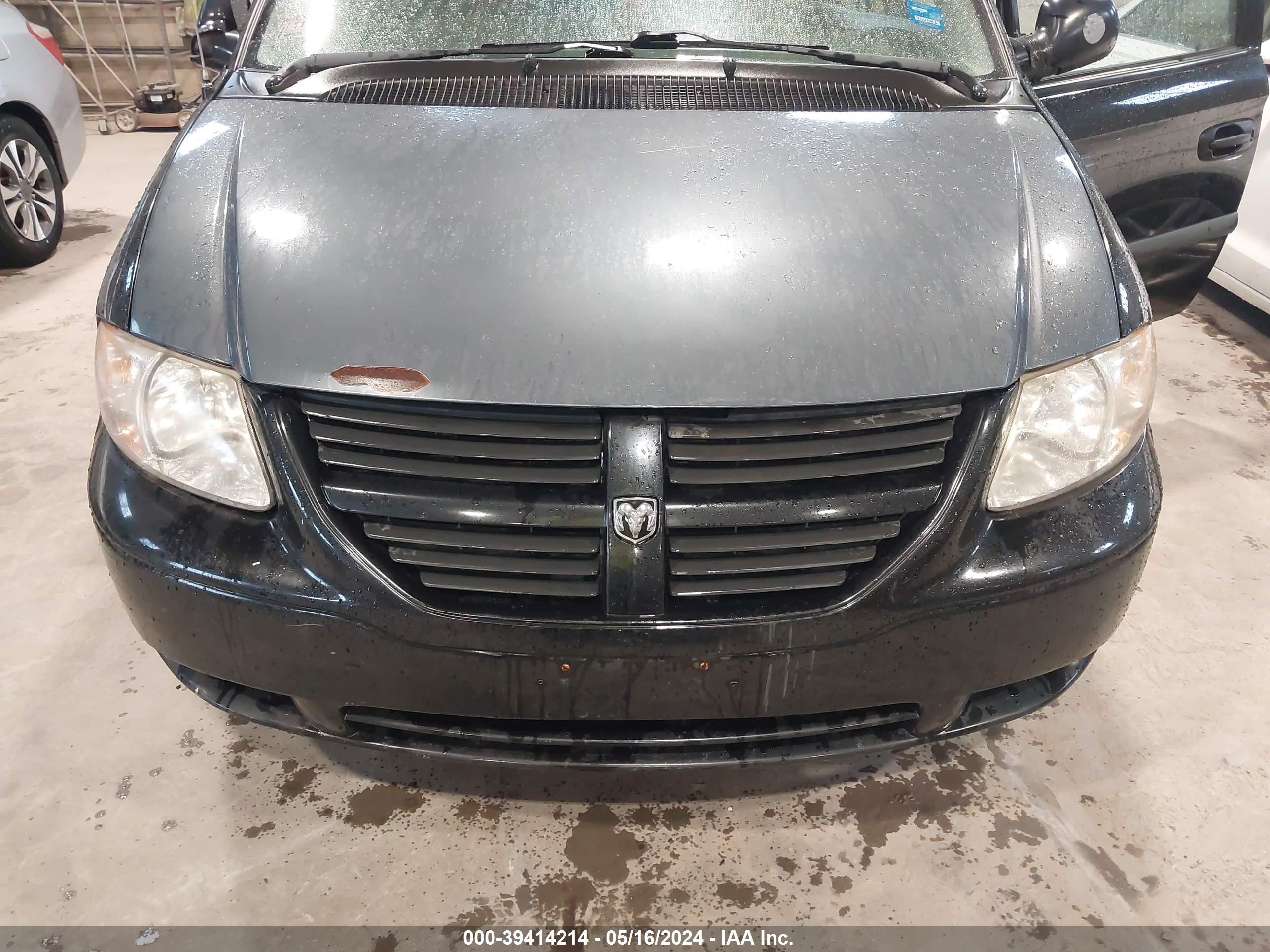 Photo 5 VIN: 1D4GP24R65B372424 - DODGE CARAVAN 