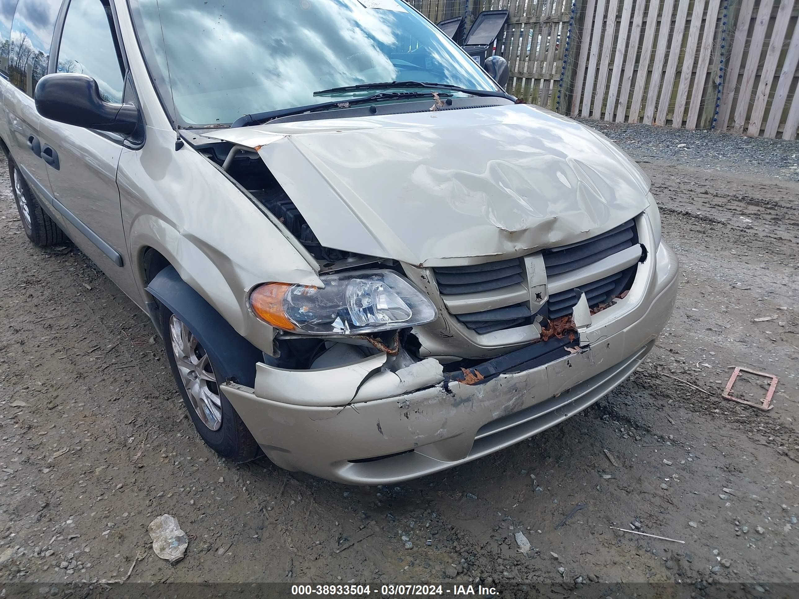 Photo 5 VIN: 1D4GP24R66B642222 - DODGE CARAVAN 