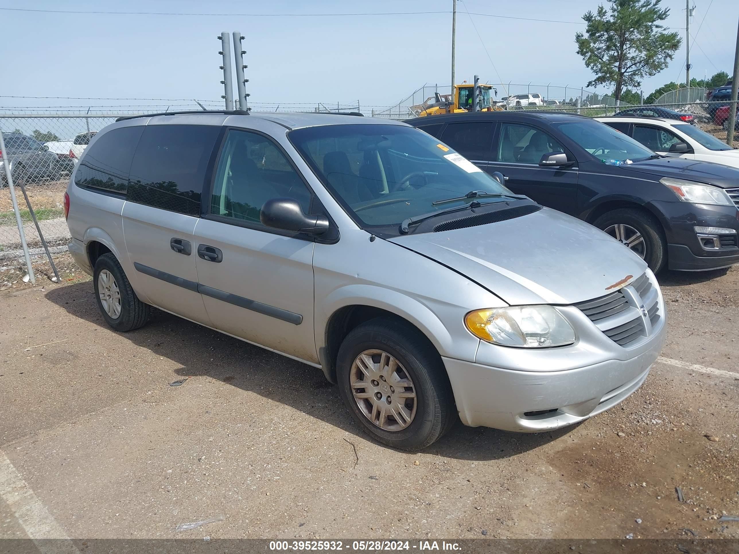 Photo 1 VIN: 1D4GP24R75B224573 - DODGE CARAVAN 