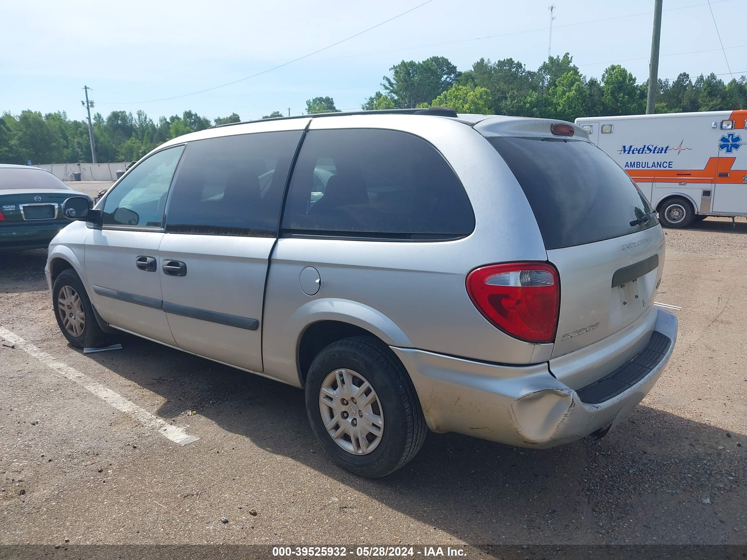 Photo 3 VIN: 1D4GP24R75B224573 - DODGE CARAVAN 