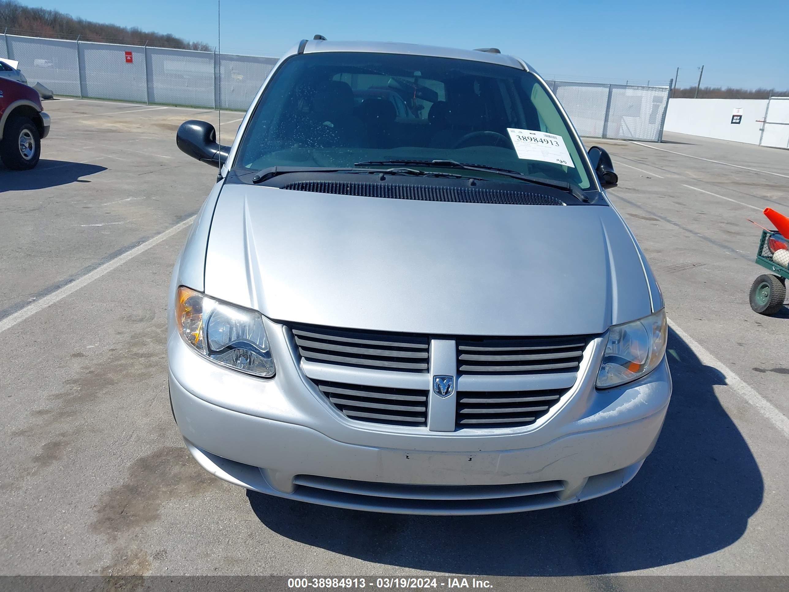 Photo 11 VIN: 1D4GP24R76B578899 - DODGE CARAVAN 