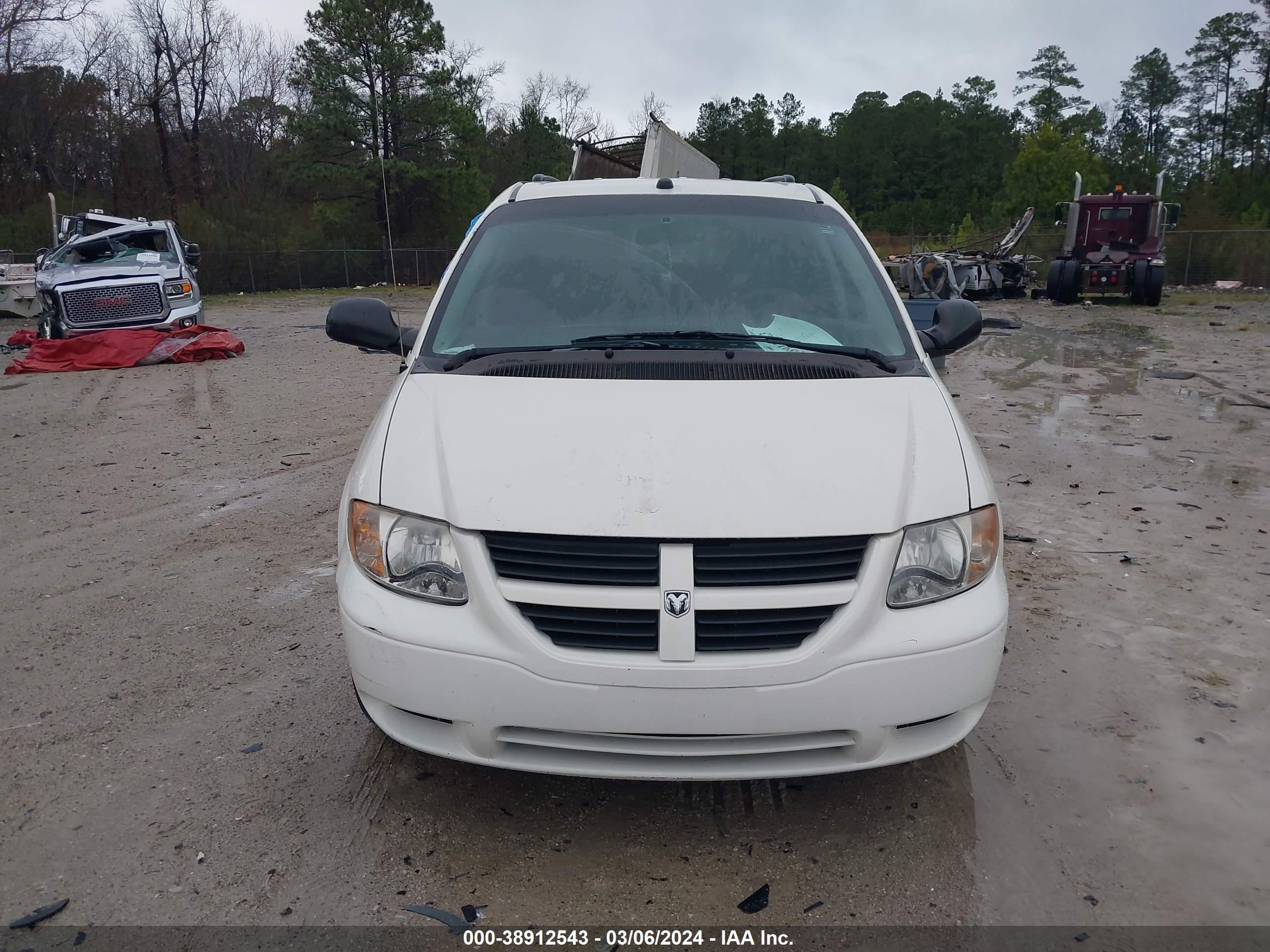 Photo 11 VIN: 1D4GP24R85B290842 - DODGE CARAVAN 