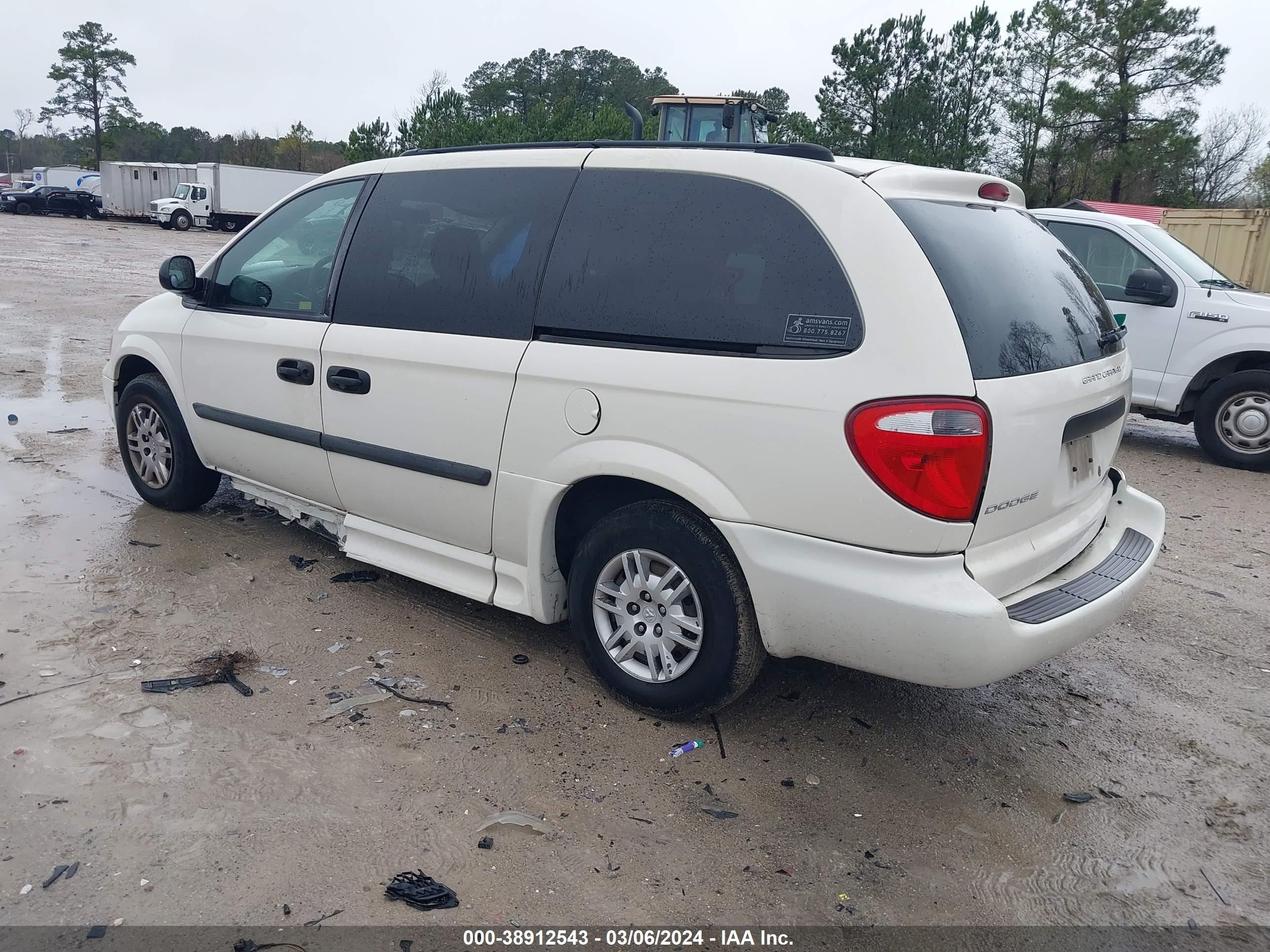 Photo 2 VIN: 1D4GP24R85B290842 - DODGE CARAVAN 