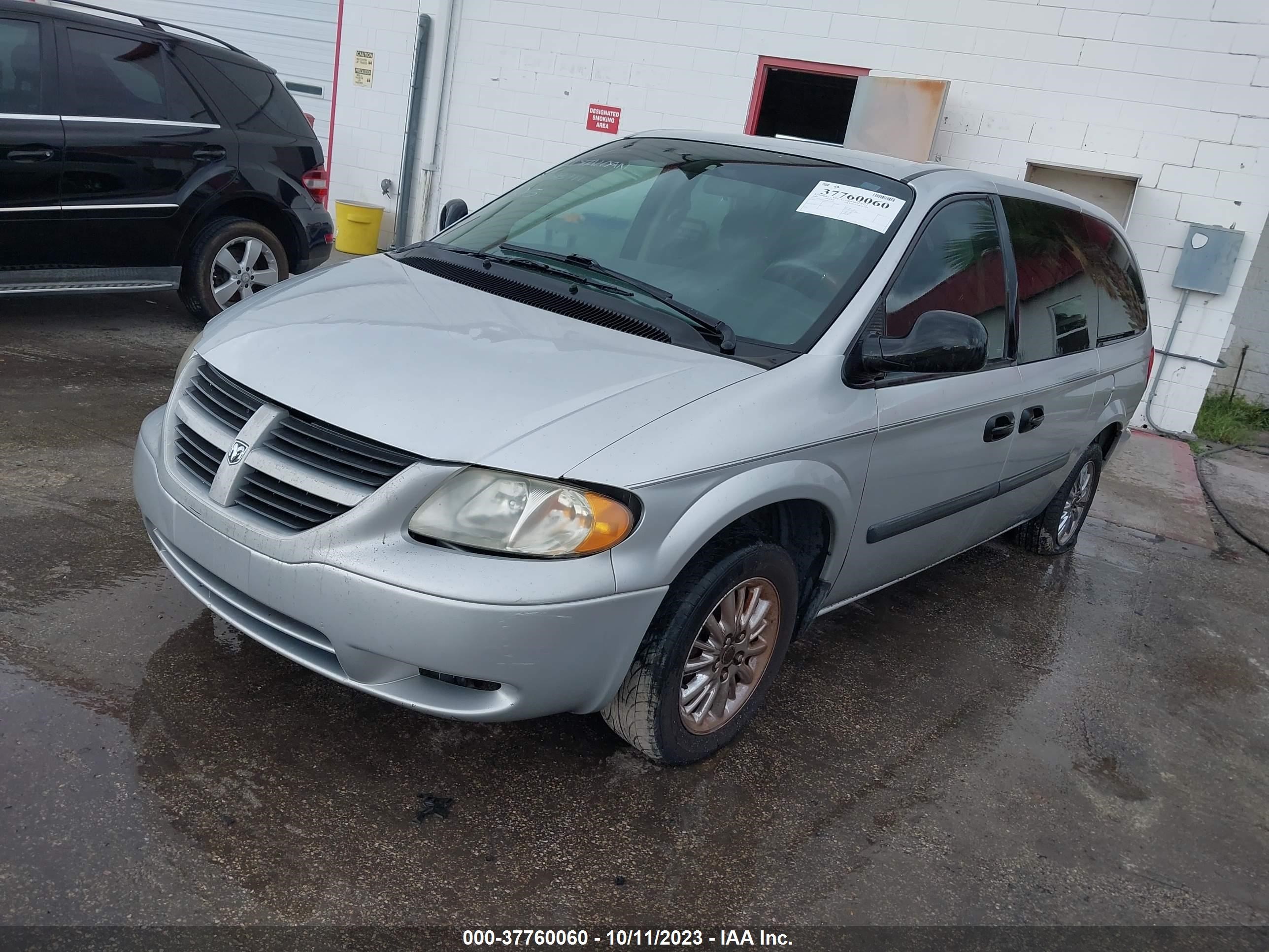 Photo 1 VIN: 1D4GP24R85B433711 - DODGE CARAVAN 