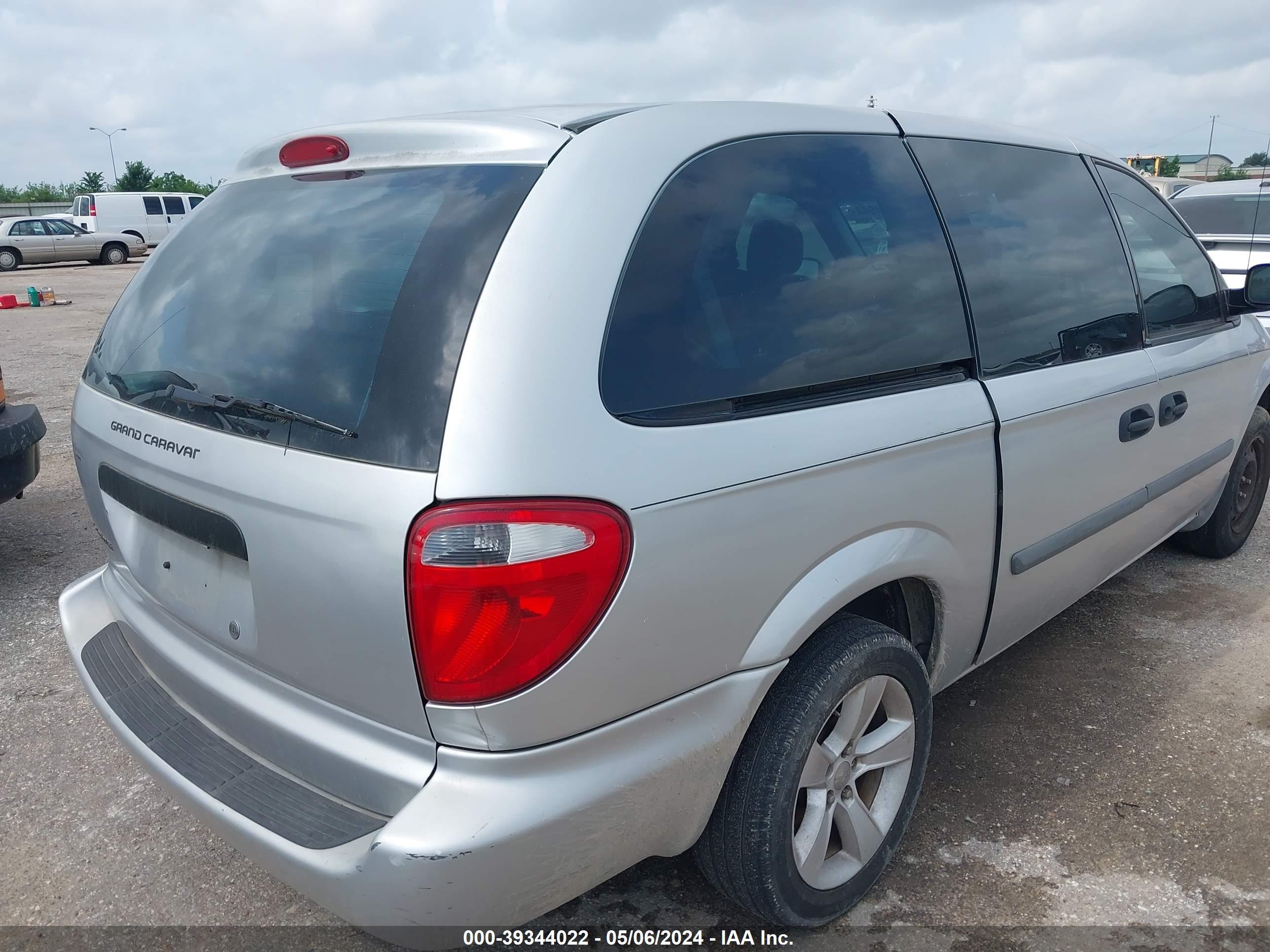 Photo 3 VIN: 1D4GP24R87B104140 - DODGE CARAVAN 