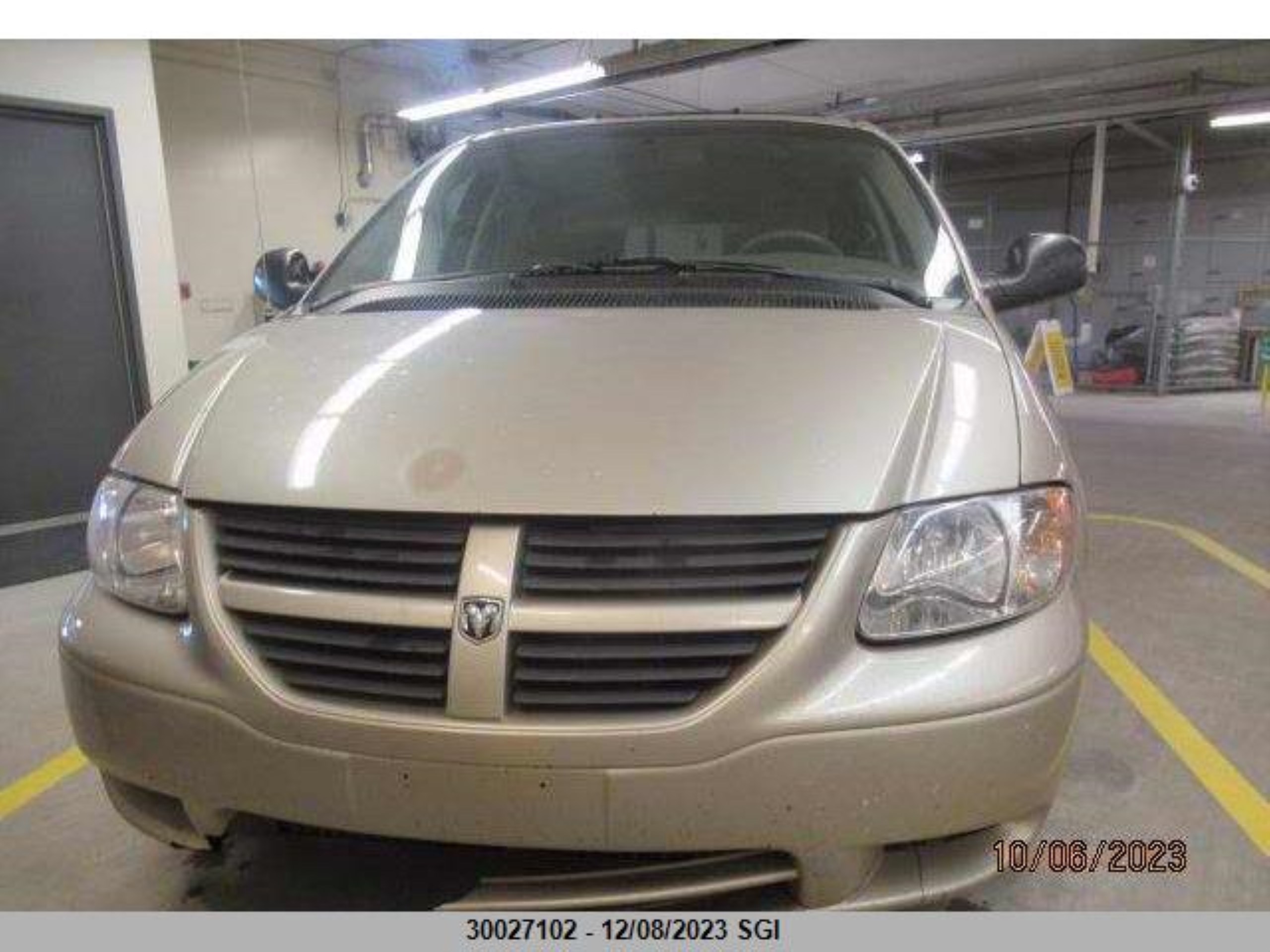 Photo 2 VIN: 1D4GP24R87B216842 - DODGE CARAVAN 