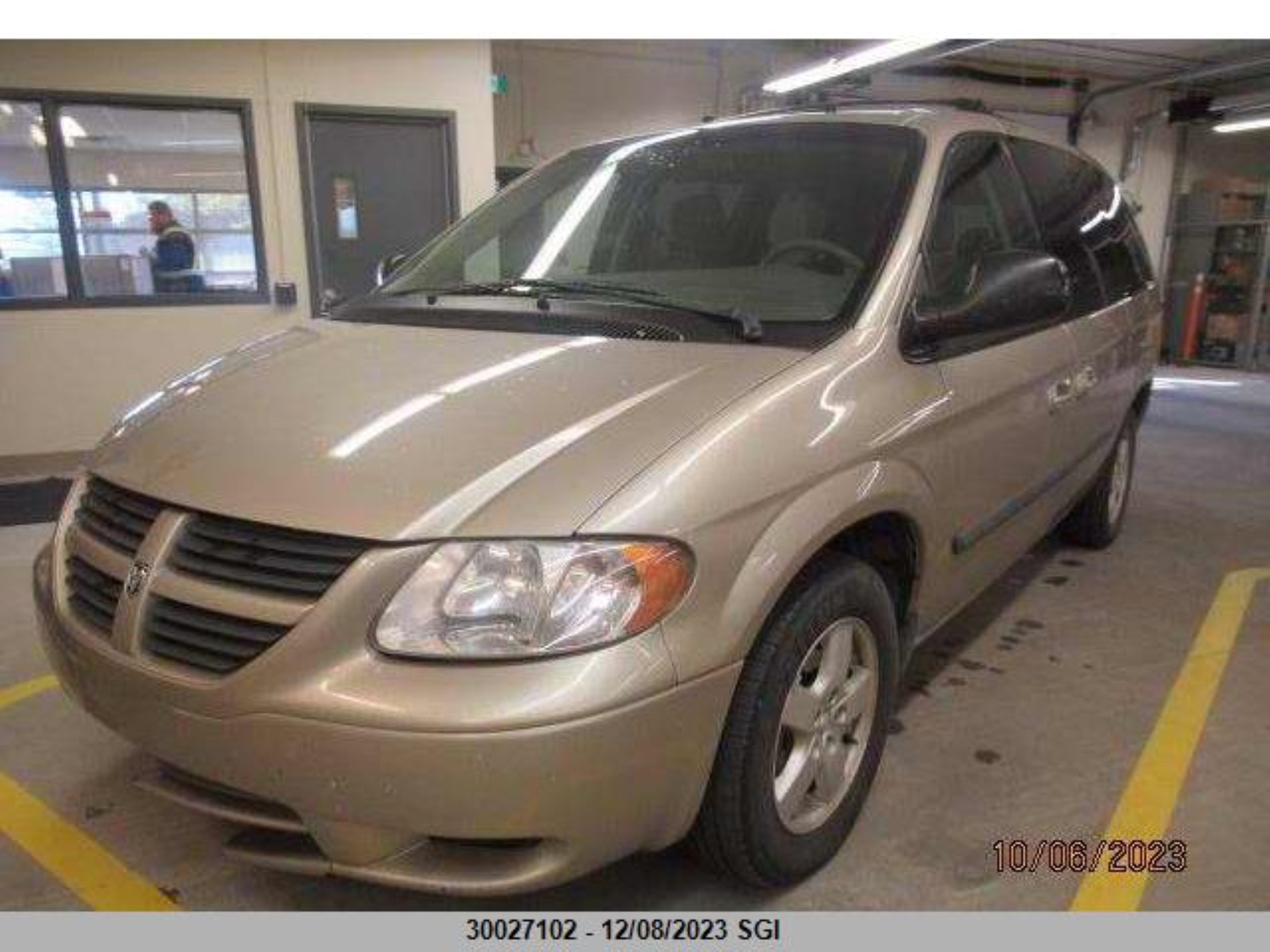 Photo 3 VIN: 1D4GP24R87B216842 - DODGE CARAVAN 