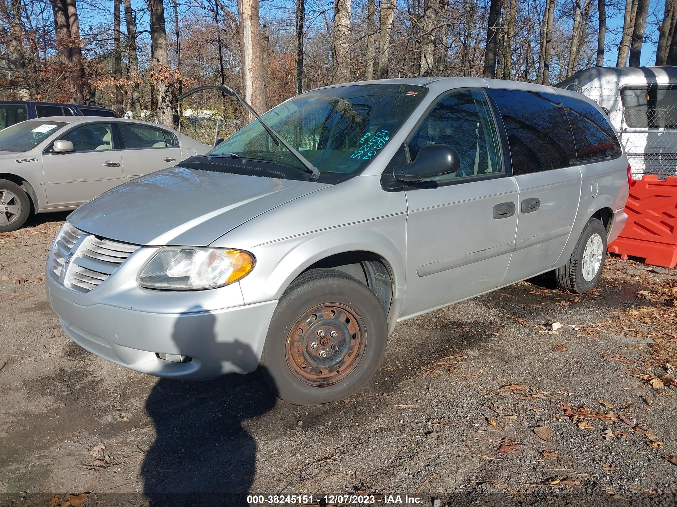 Photo 1 VIN: 1D4GP24R97B243807 - DODGE CARAVAN 