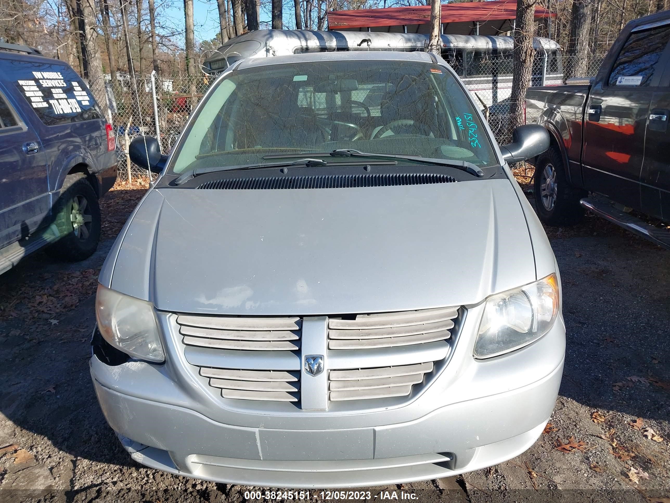 Photo 5 VIN: 1D4GP24R97B243807 - DODGE CARAVAN 