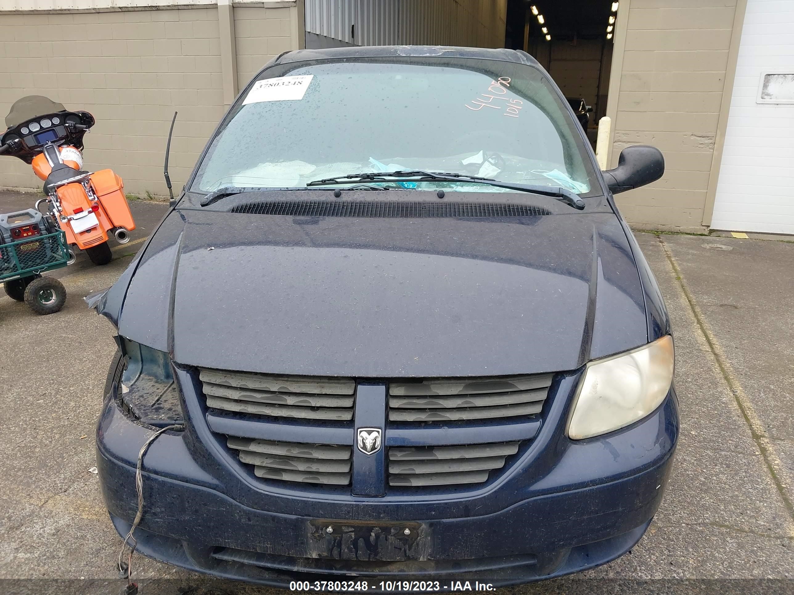 Photo 10 VIN: 1D4GP24RX5B167365 - DODGE CARAVAN 