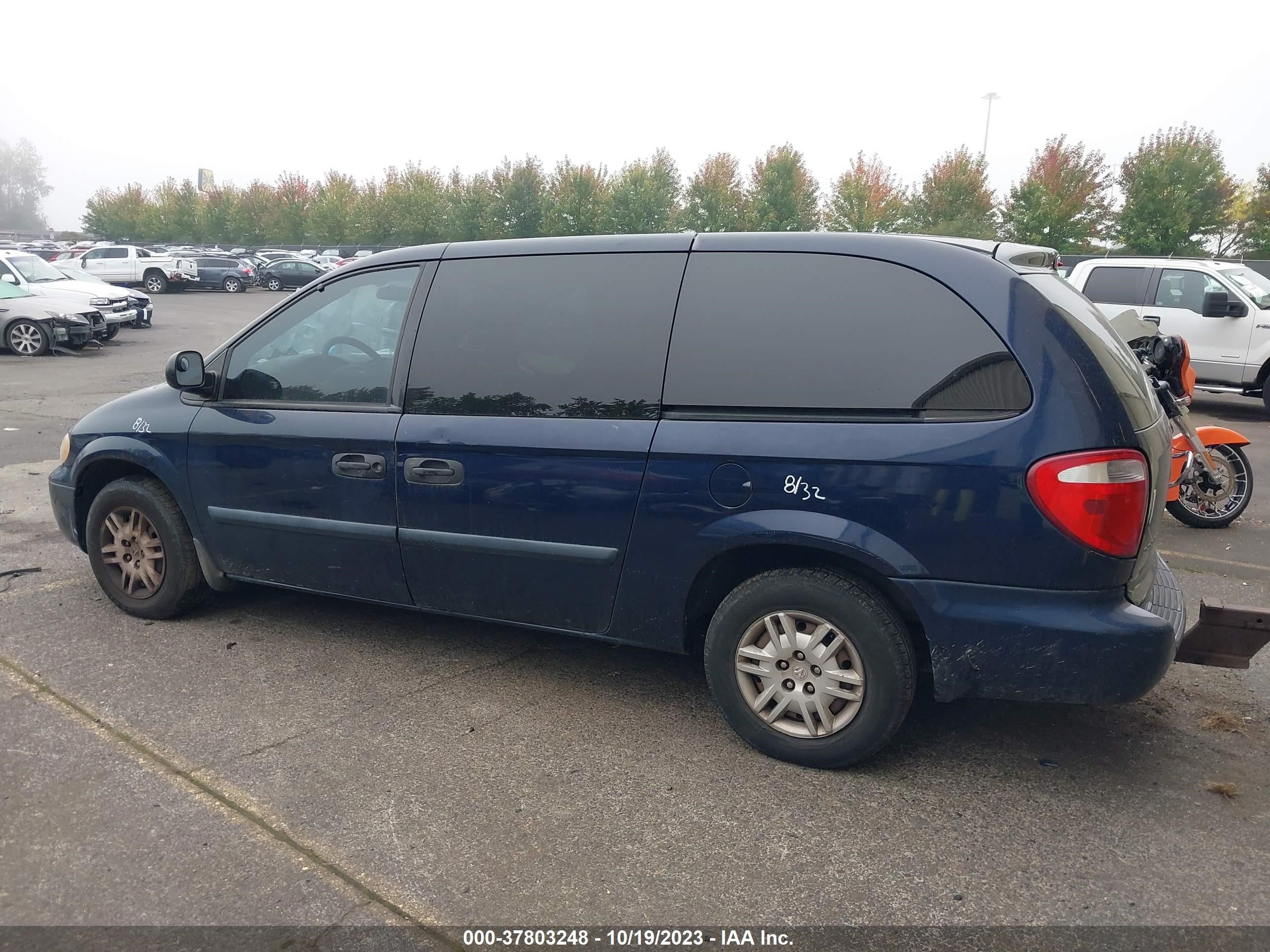 Photo 12 VIN: 1D4GP24RX5B167365 - DODGE CARAVAN 