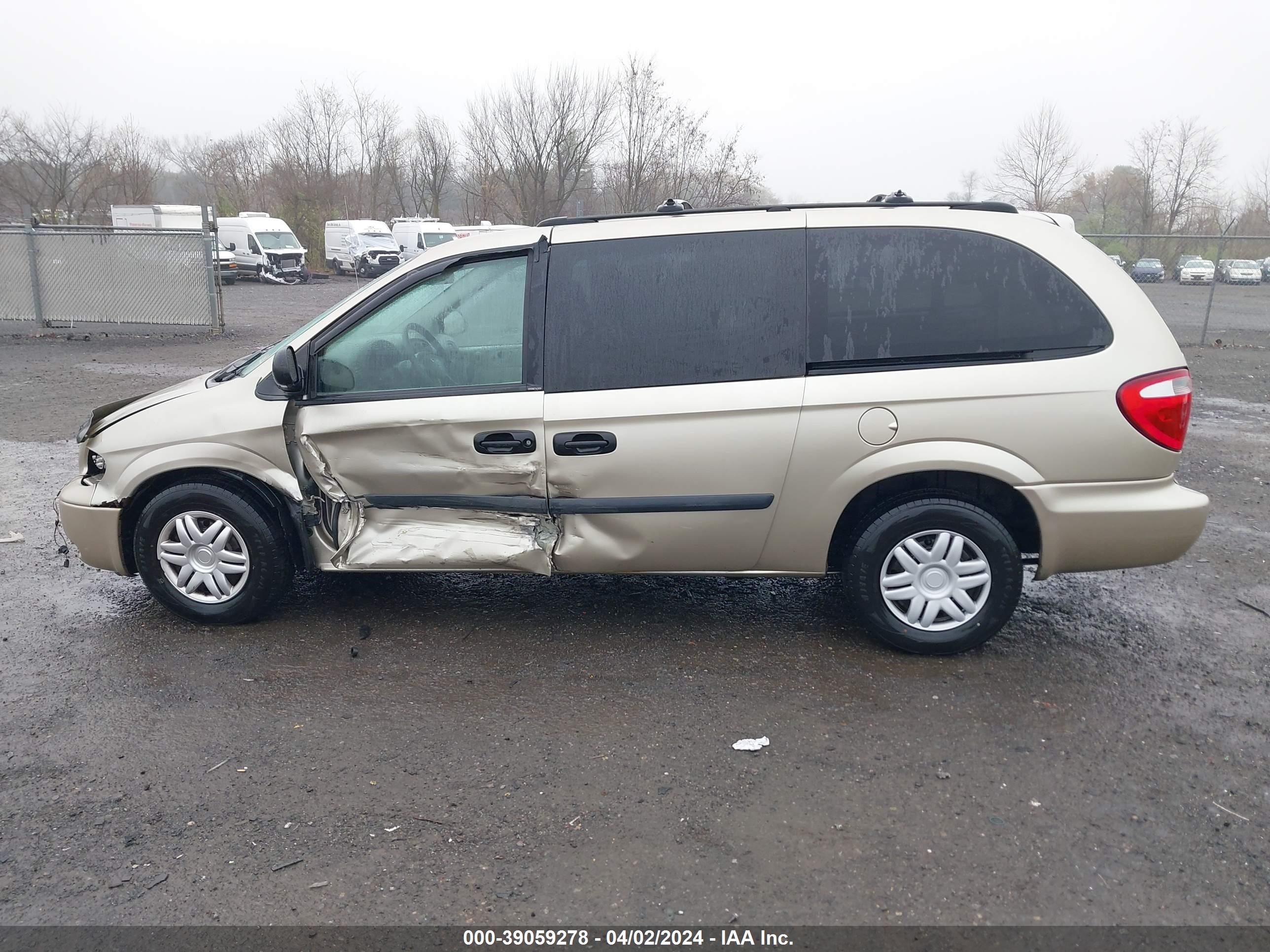 Photo 14 VIN: 1D4GP24RX5B329642 - DODGE CARAVAN 