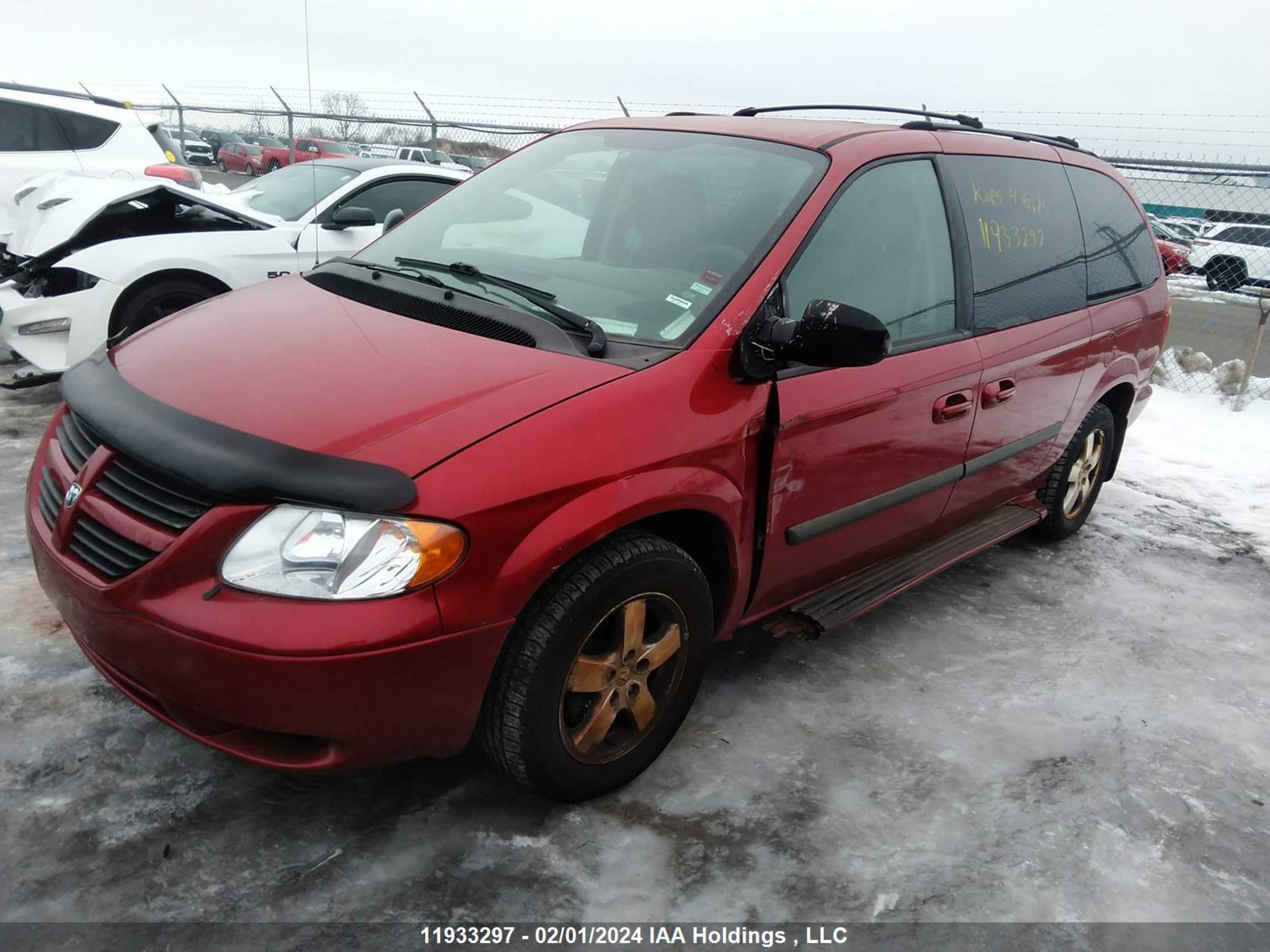 Photo 1 VIN: 1D4GP24RX7B146017 - DODGE CARAVAN 