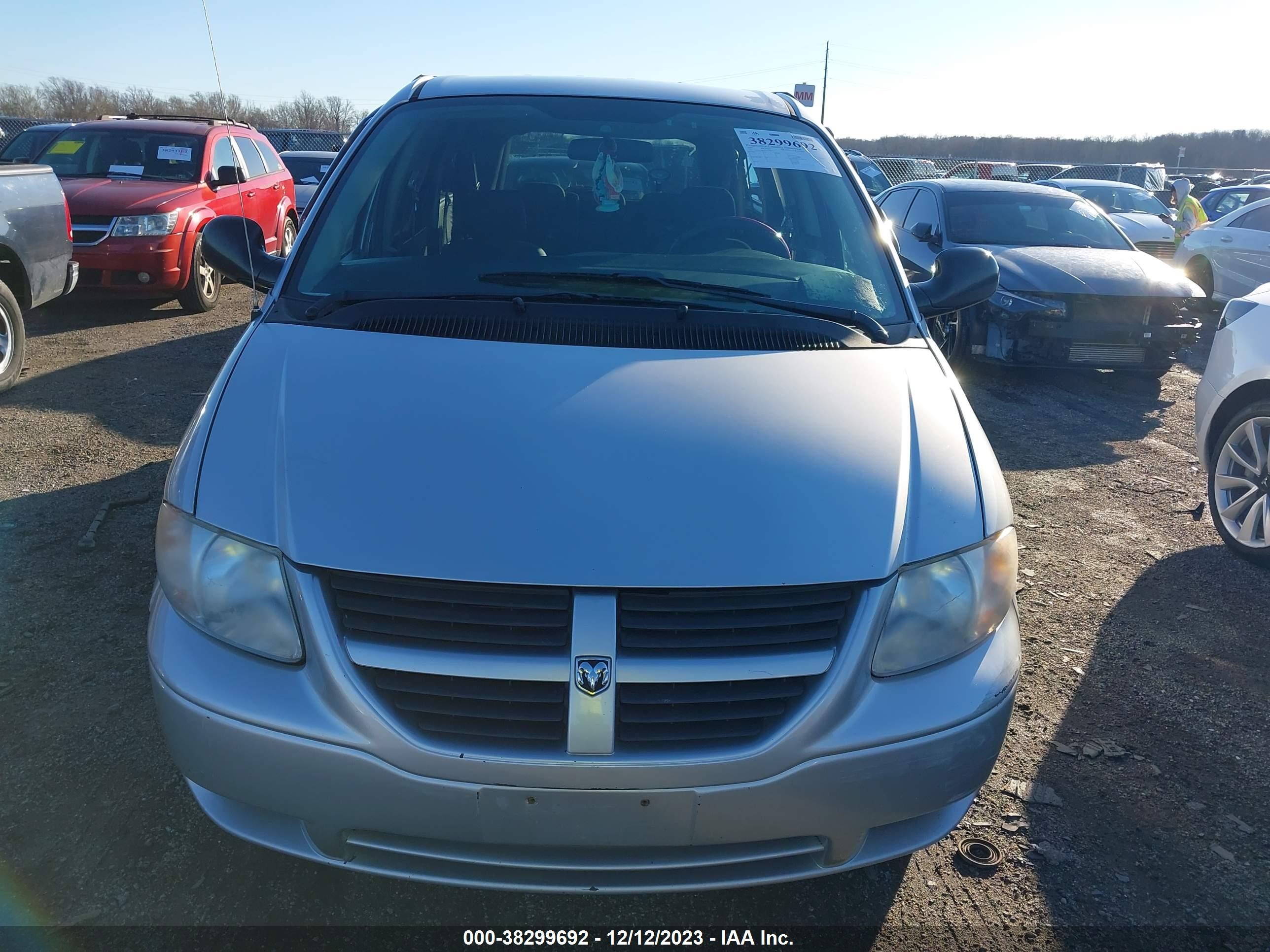 Photo 11 VIN: 1D4GP24RX7B227812 - DODGE CARAVAN 