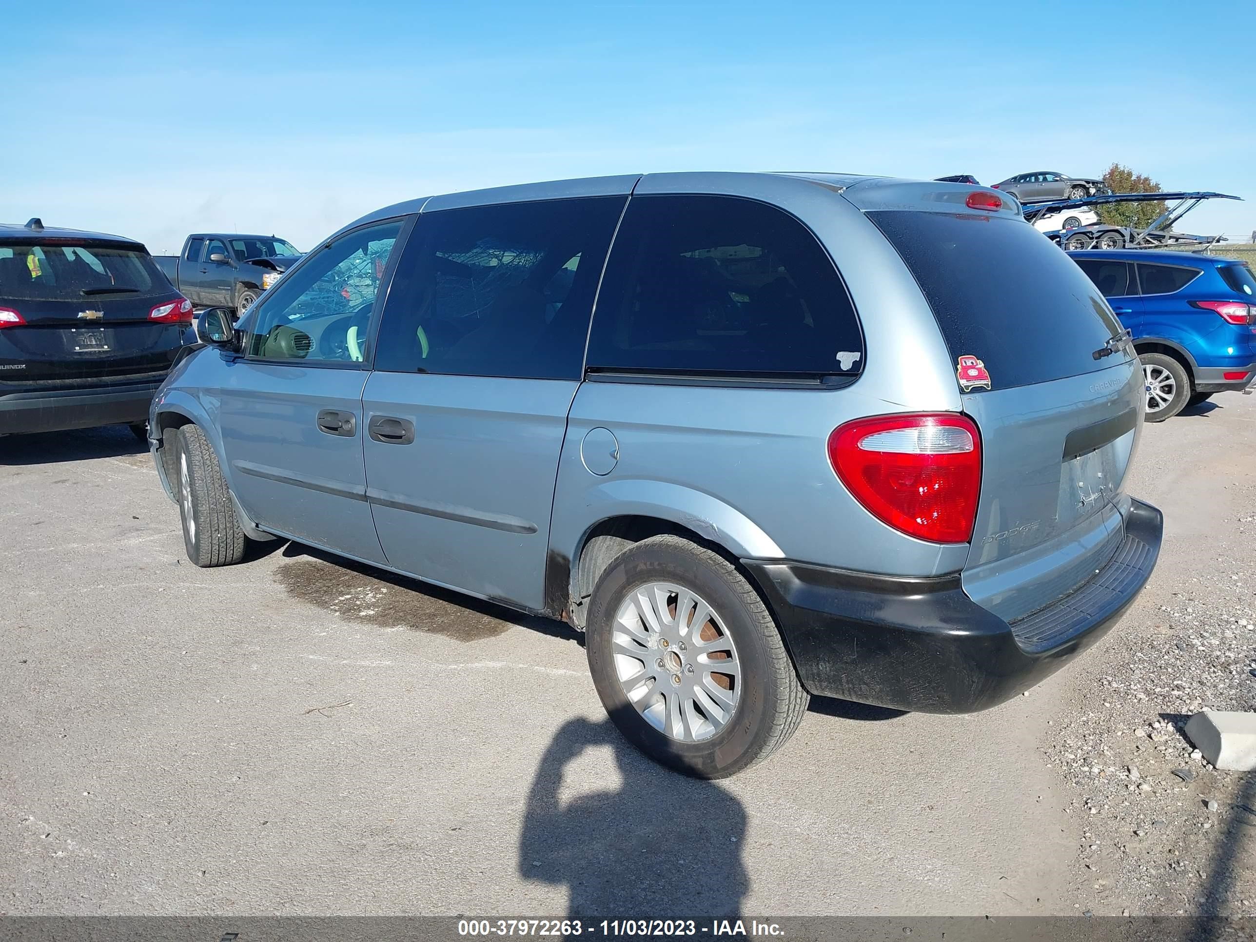 Photo 2 VIN: 1D4GP25383B182146 - DODGE CARAVAN 