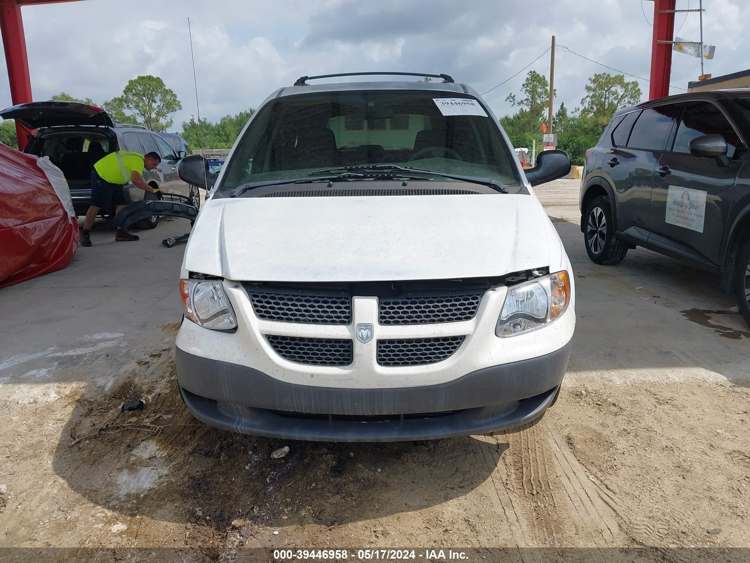 Photo 10 VIN: 1D4GP25393B103860 - DODGE CARAVAN 