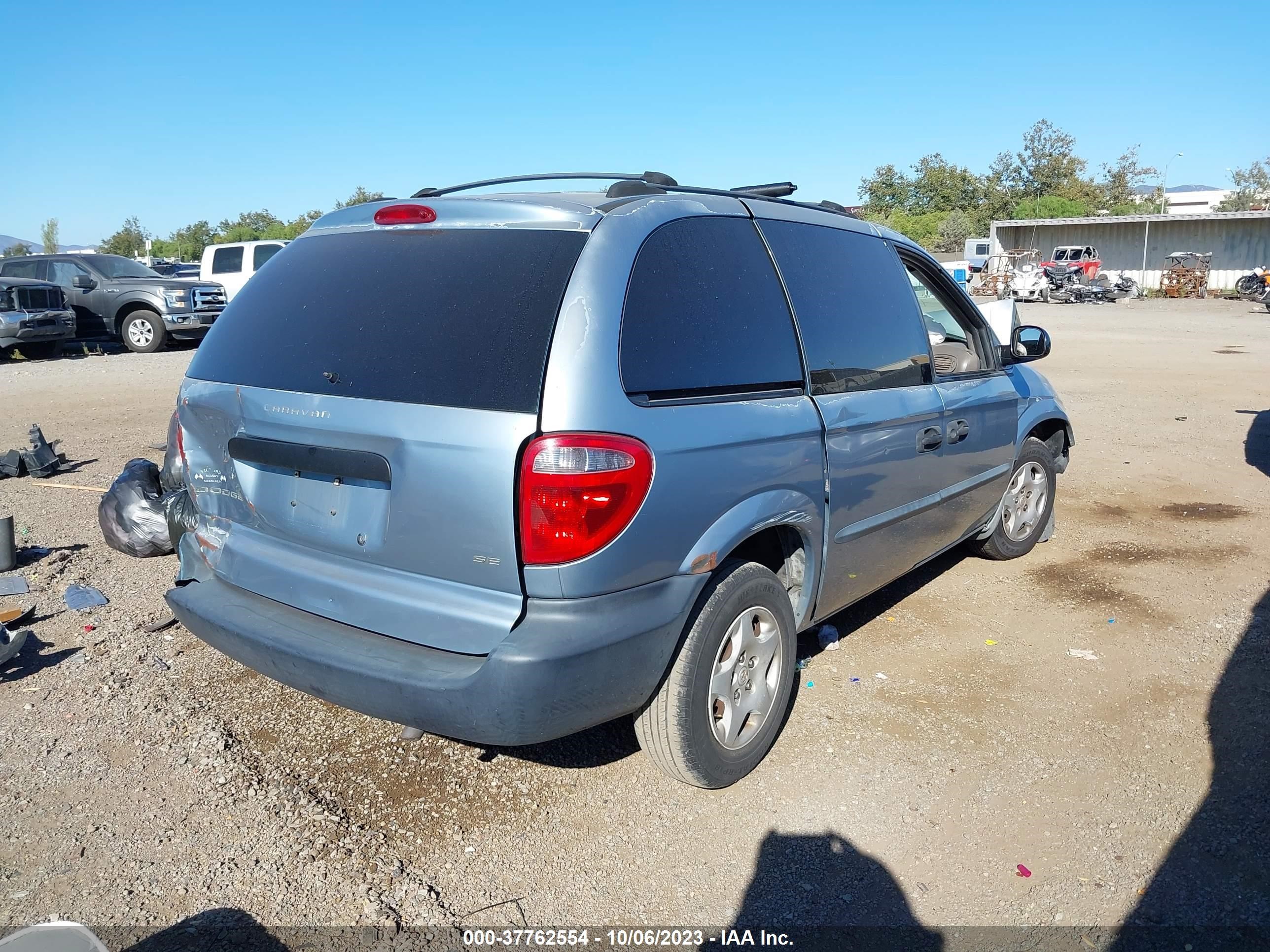 Photo 3 VIN: 1D4GP25393B122439 - DODGE CARAVAN 