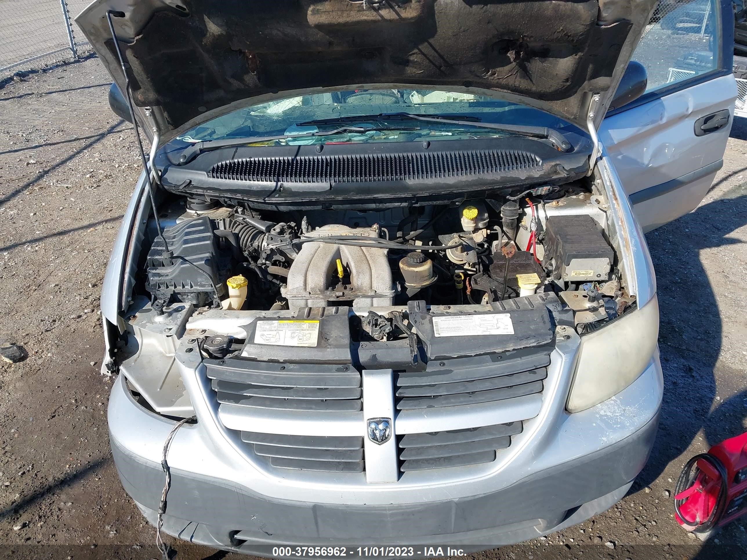 Photo 9 VIN: 1D4GP25B35B159190 - DODGE CARAVAN 