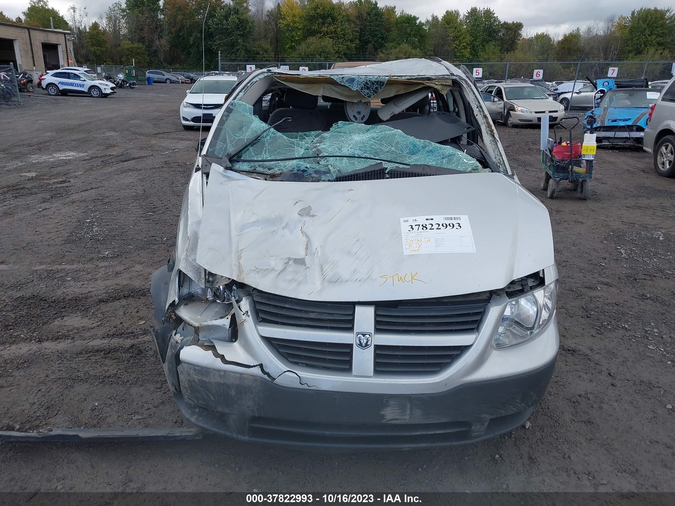 Photo 11 VIN: 1D4GP25E57B222402 - DODGE CARAVAN 