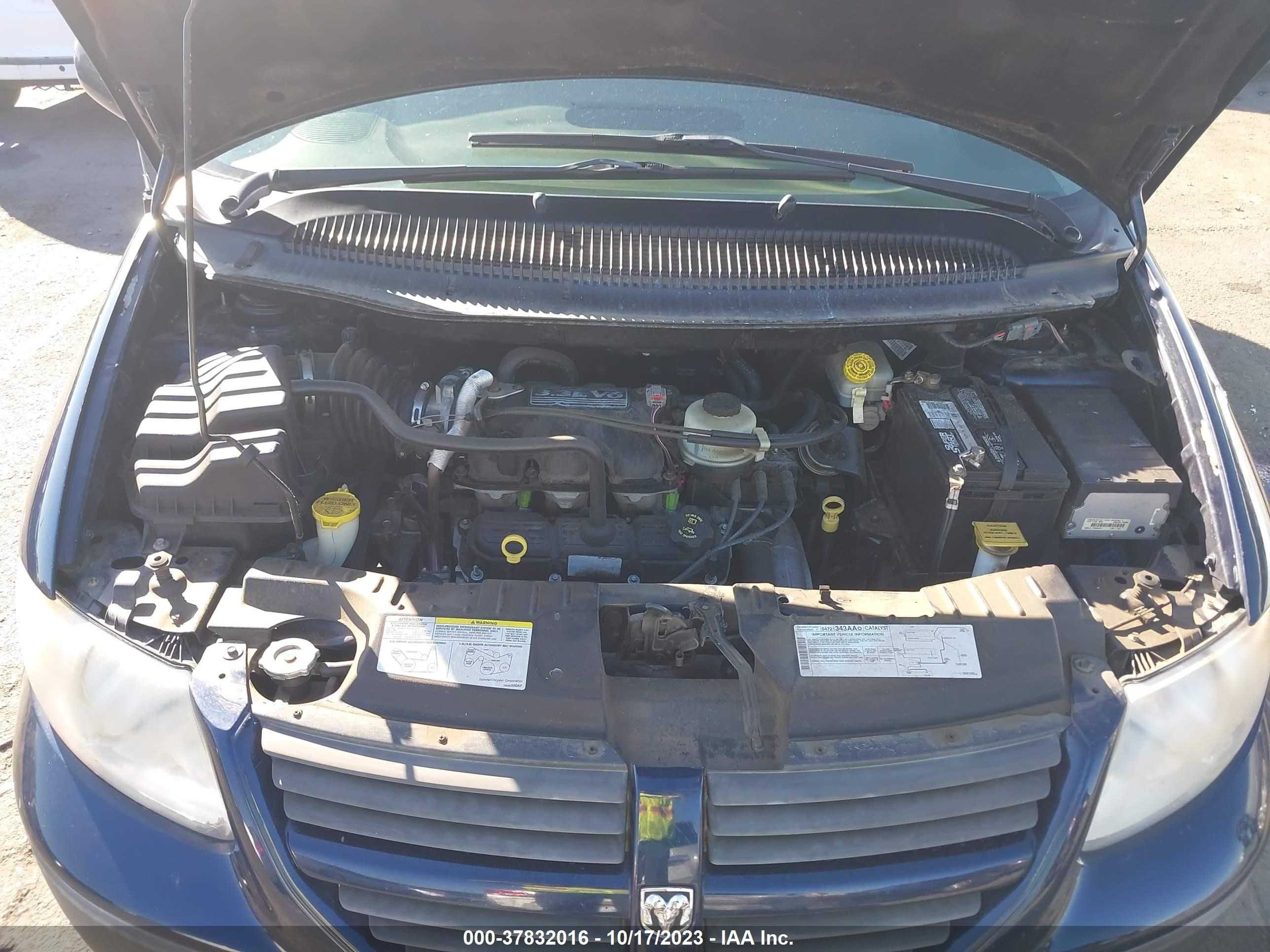 Photo 9 VIN: 1D4GP25R05B386558 - DODGE CARAVAN 