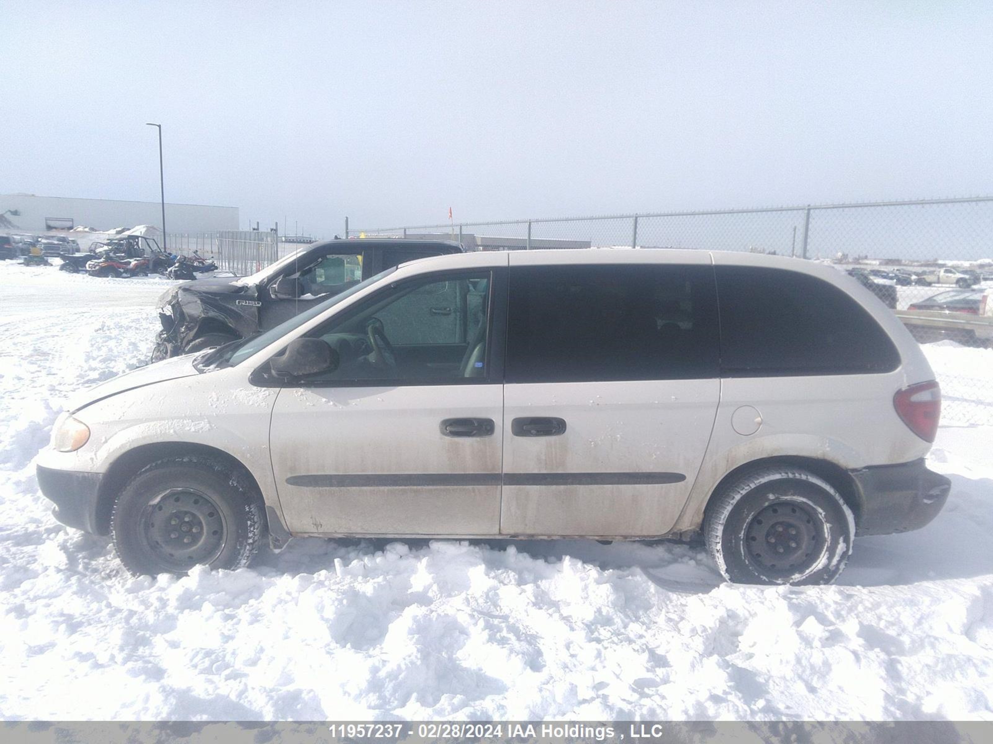 Photo 13 VIN: 1D4GP25R33B158731 - DODGE CARAVAN 