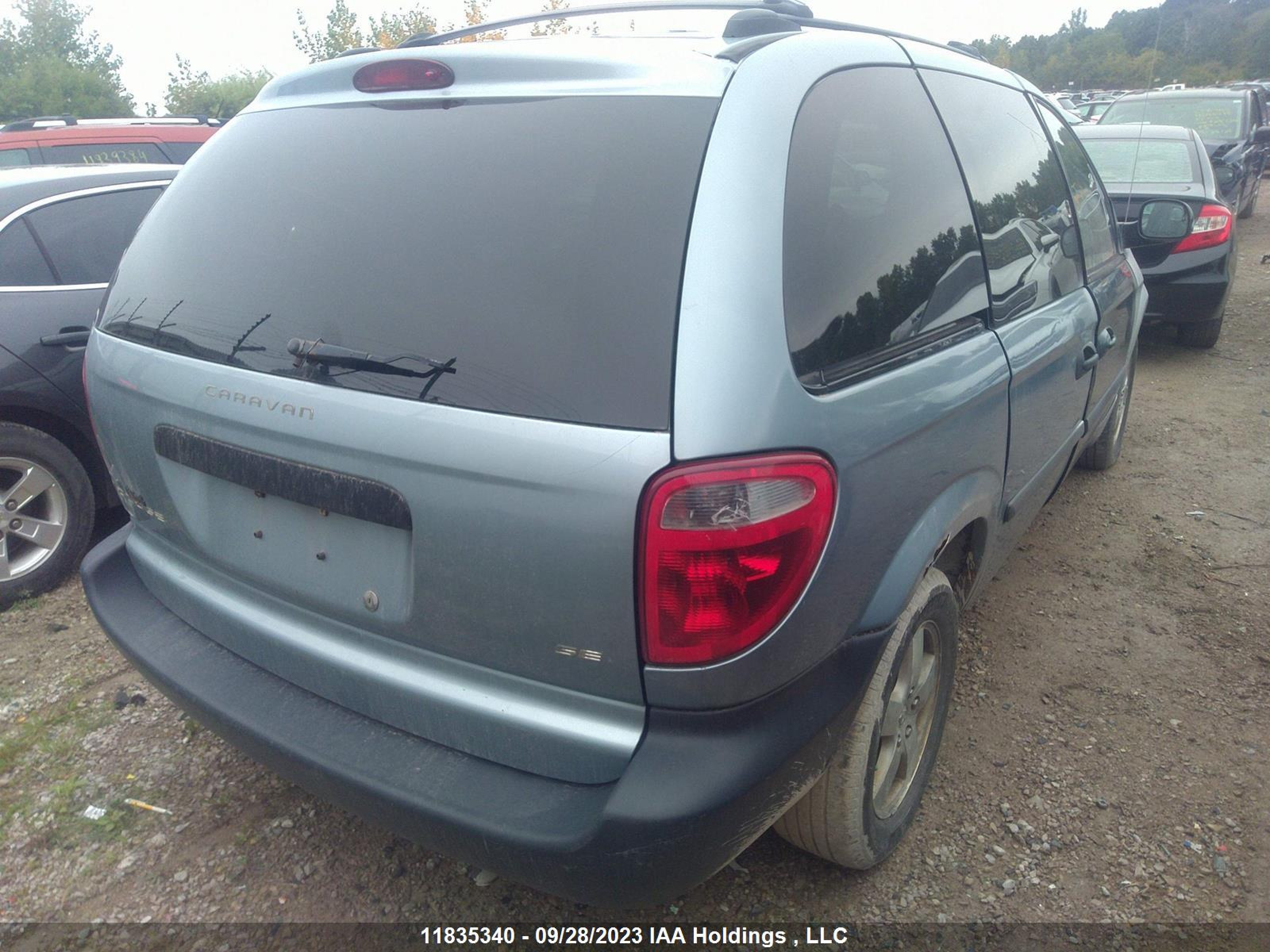 Photo 3 VIN: 1D4GP25R43B125124 - DODGE CARAVAN 