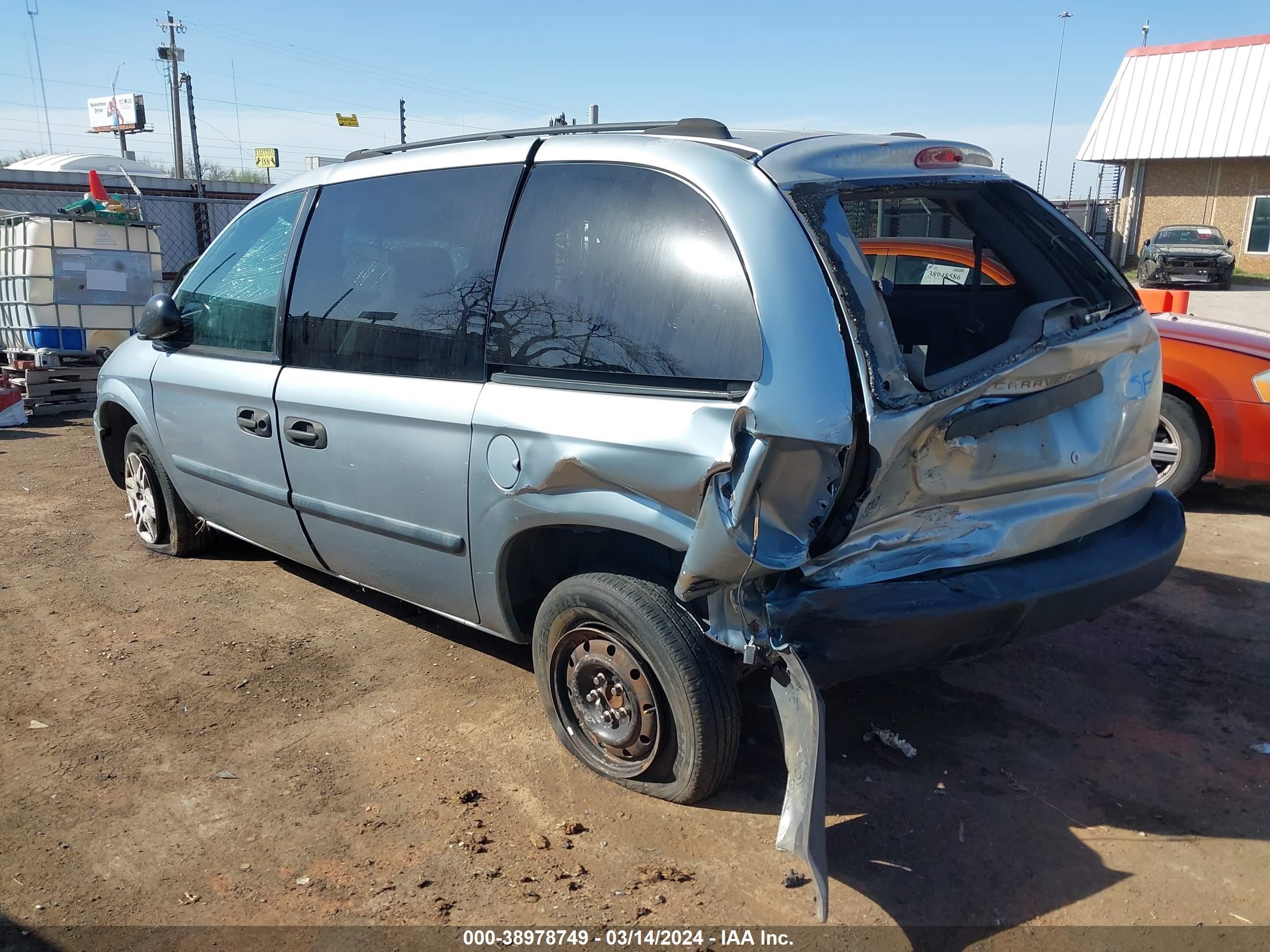 Photo 2 VIN: 1D4GP25R45B164475 - DODGE CARAVAN 