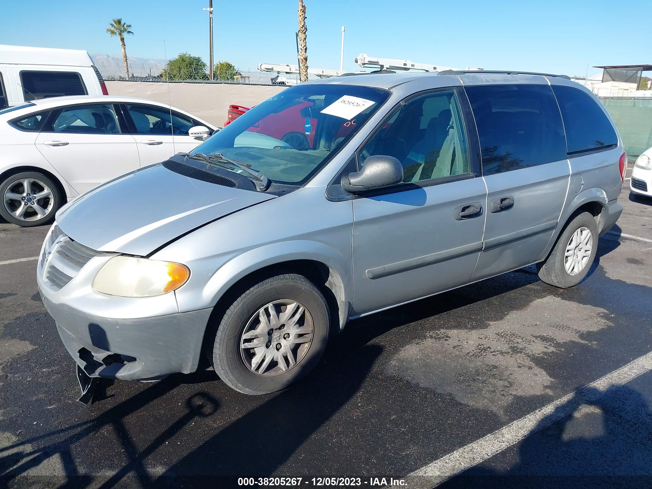 Photo 1 VIN: 1D4GP25R55B167935 - DODGE CARAVAN 