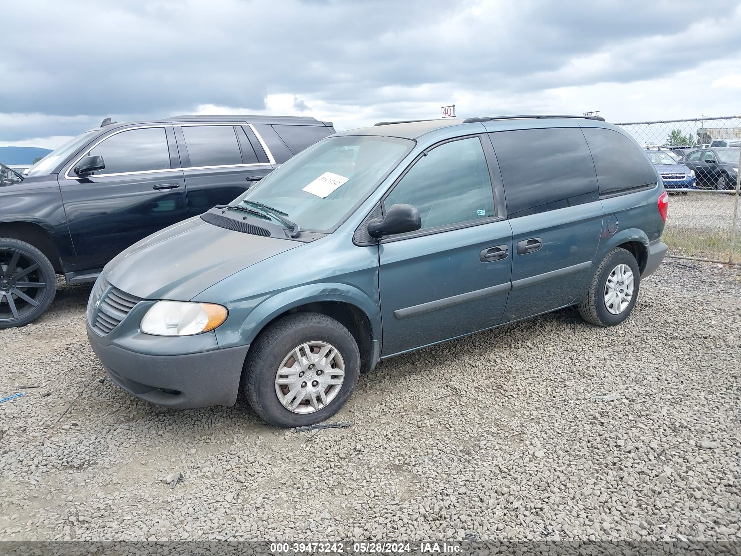 Photo 1 VIN: 1D4GP25R55B168244 - DODGE CARAVAN 