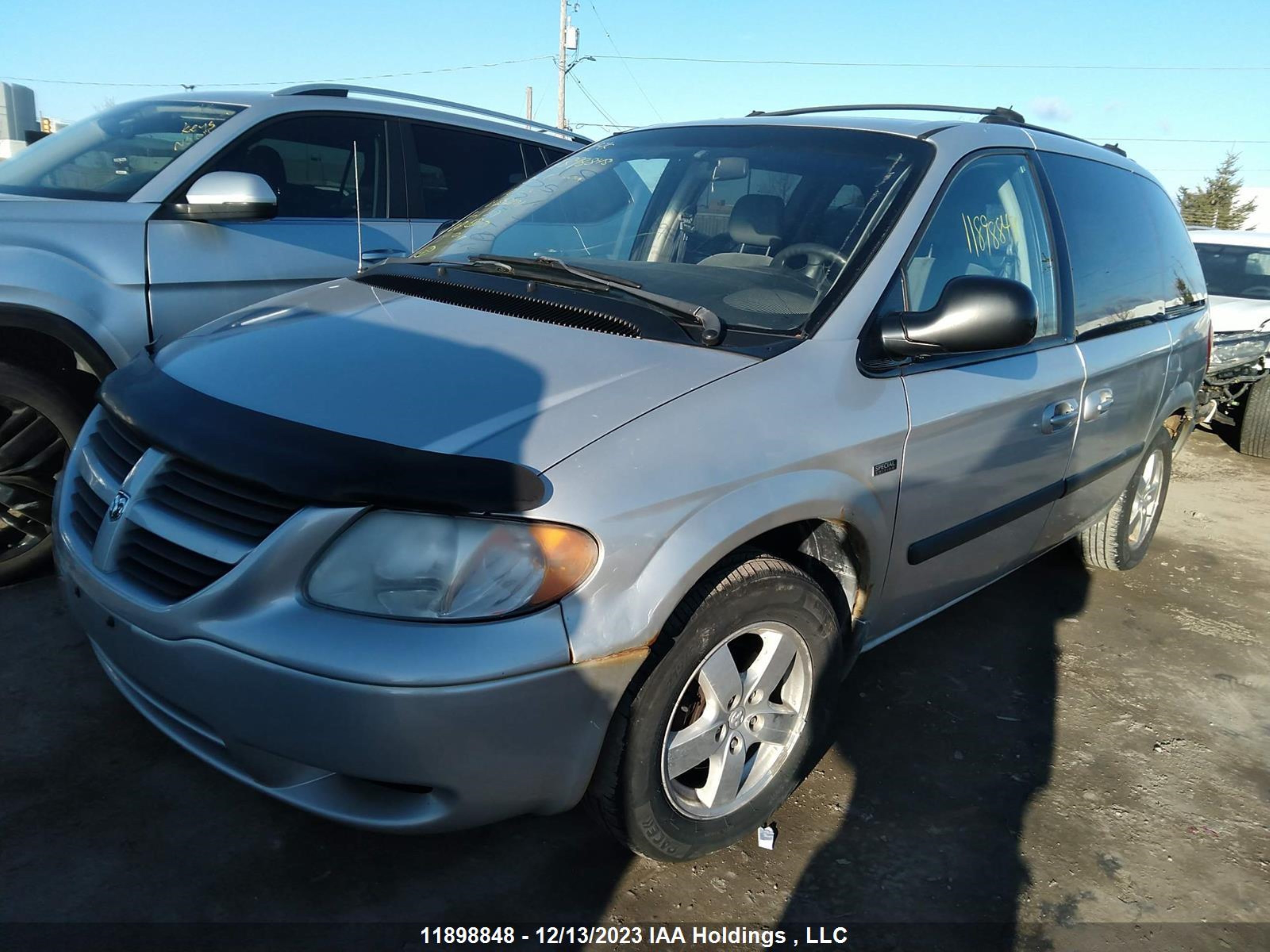 Photo 1 VIN: 1D4GP25R55B353801 - DODGE CARAVAN 