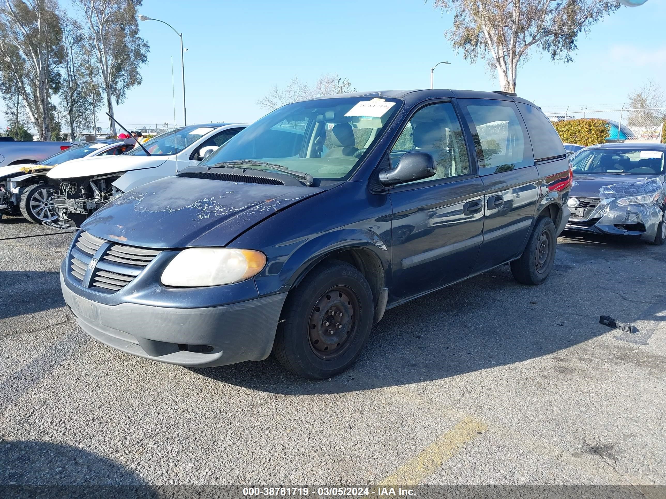 Photo 1 VIN: 1D4GP25R57B108497 - DODGE CARAVAN 