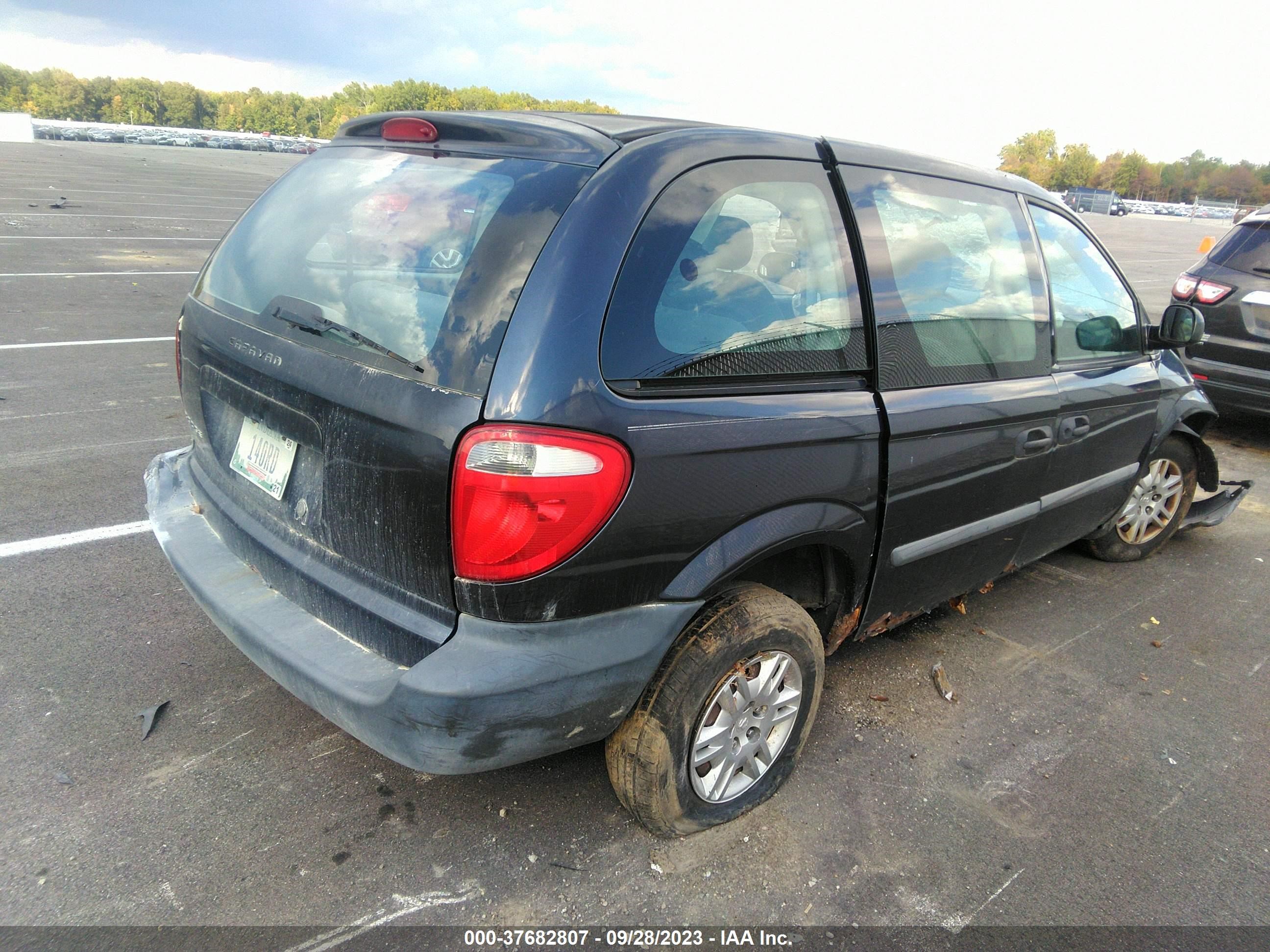 Photo 3 VIN: 1D4GP25R57B196712 - DODGE CARAVAN 