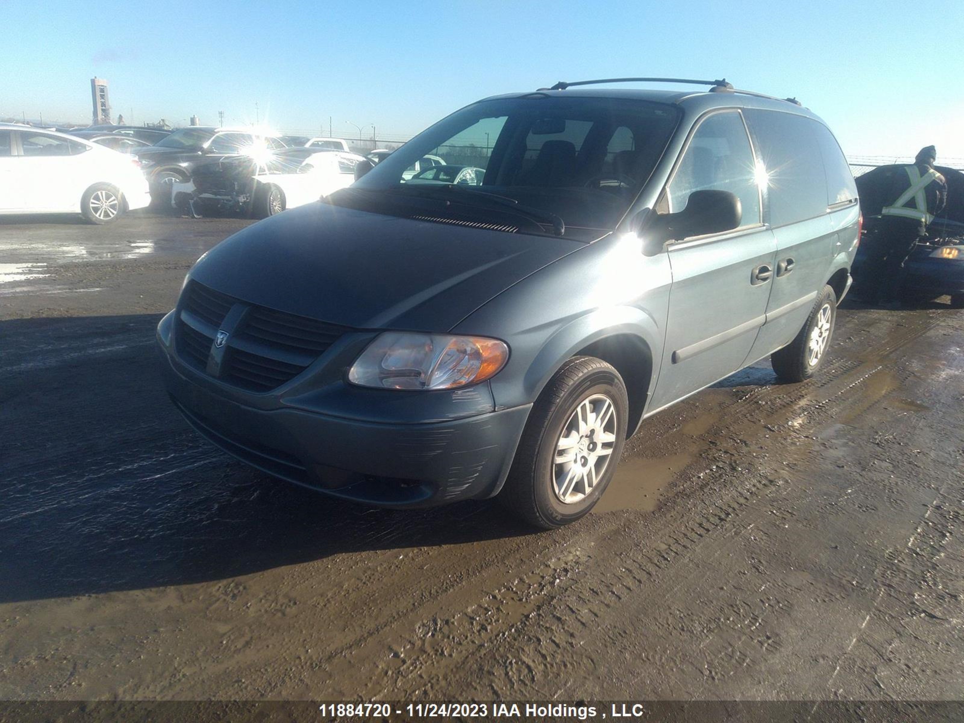 Photo 1 VIN: 1D4GP25R65B241167 - DODGE CARAVAN 