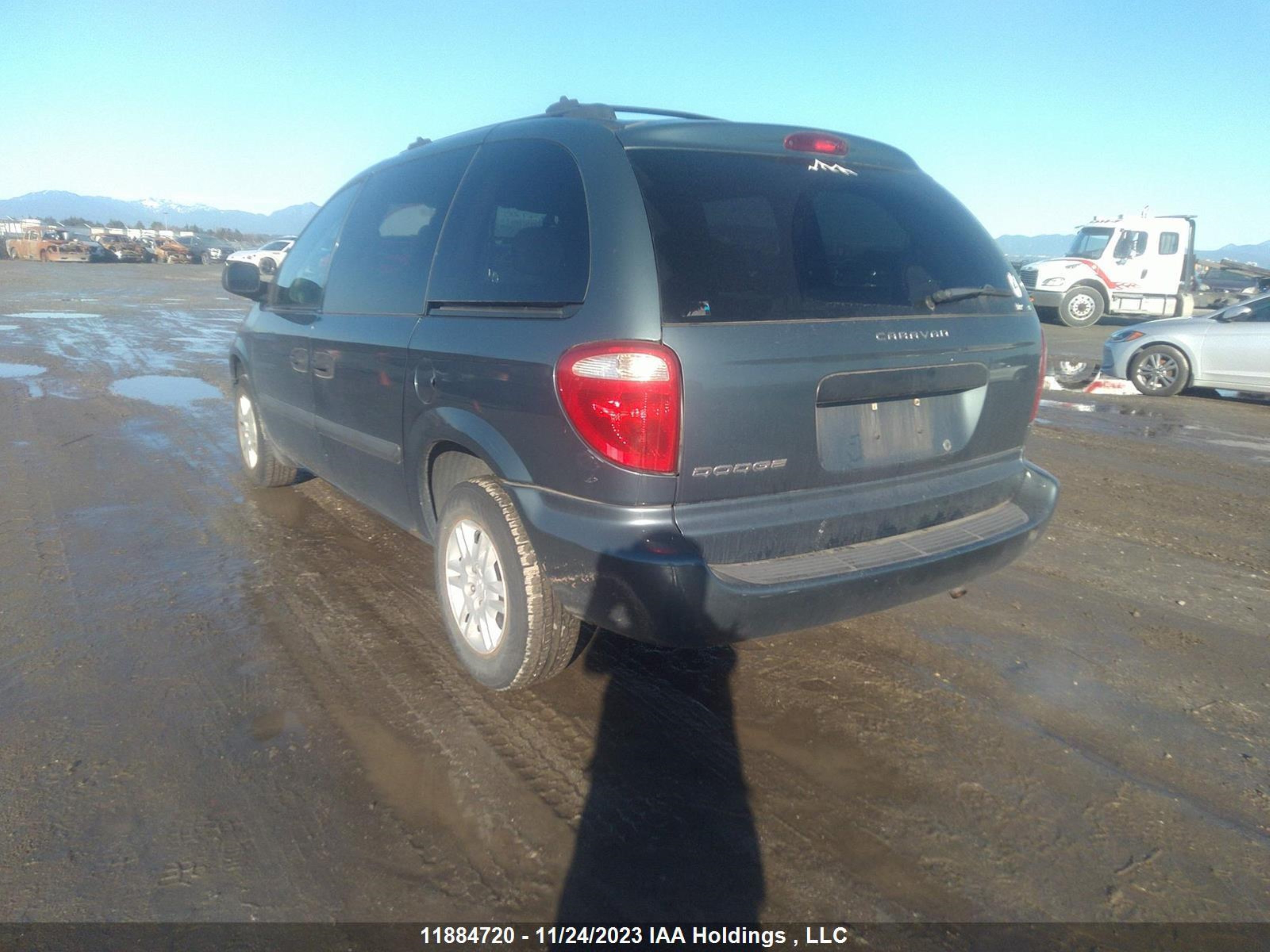 Photo 2 VIN: 1D4GP25R65B241167 - DODGE CARAVAN 