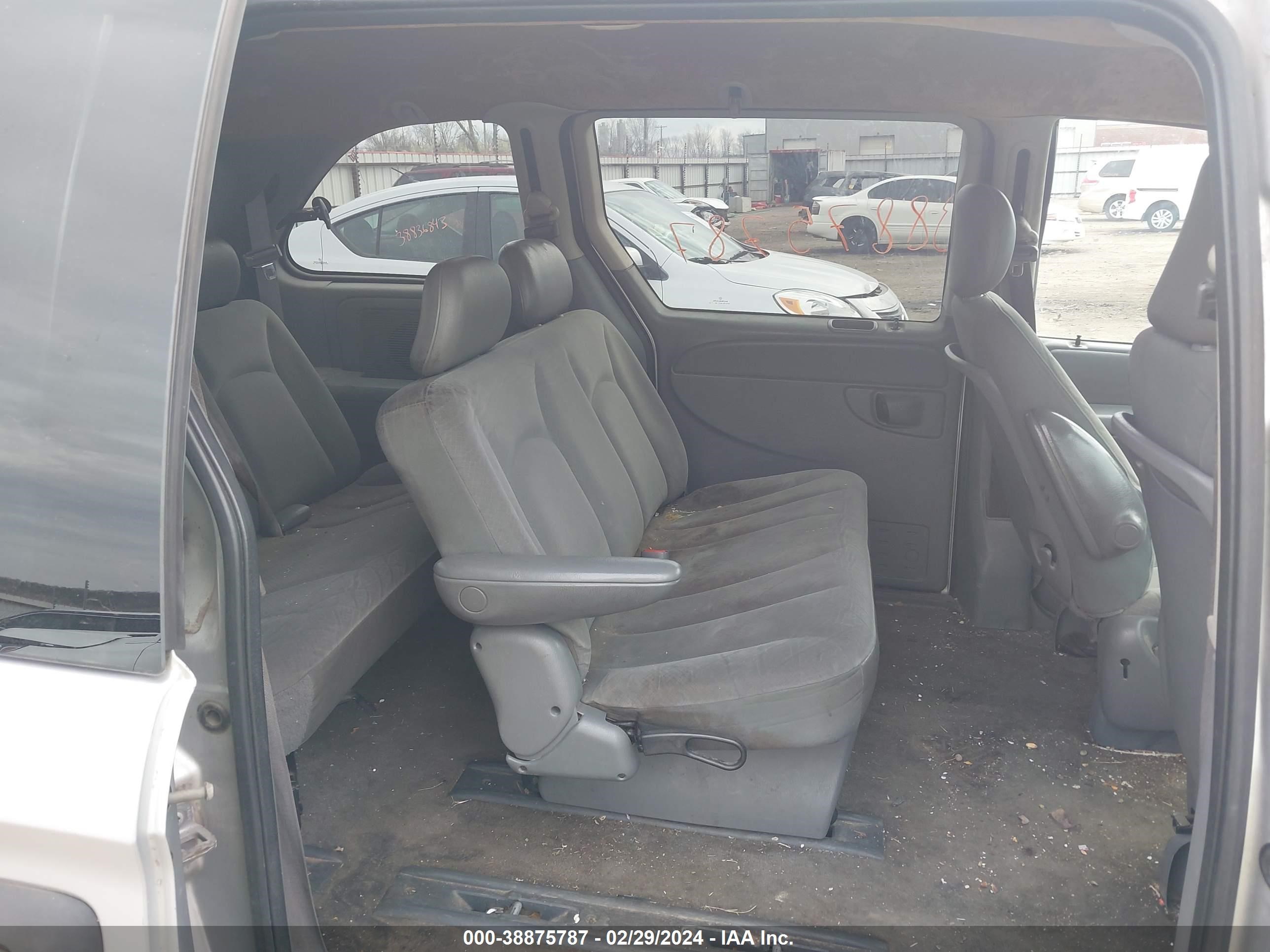 Photo 7 VIN: 1D4GP25R67B238952 - DODGE CARAVAN 